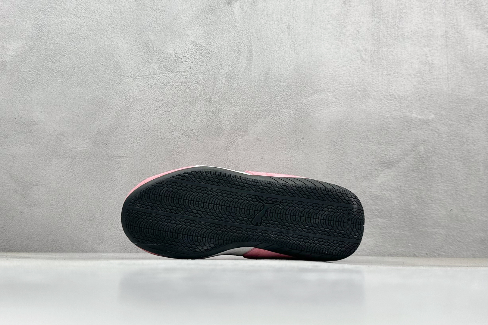 图片[4]-HY童鞋Puma Speedcet OG 彪马低帮复古运动休闲赛车跑鞋 以趣味十足又前卫复古的设计引领潮流，将赛道精神融入街头时尚，开启前卫竞速之旅。融入经典配色，主打前卫复古风。鞋款的鞋侧以复古的流线造型，缀以经典Logo，巧妙吸睛；麂皮+网眼融合舒适鞋面，赋予了独特的个性美学，演绎赛车的无尽能量。 货号：401699 05 尺码：24-35-选品中心