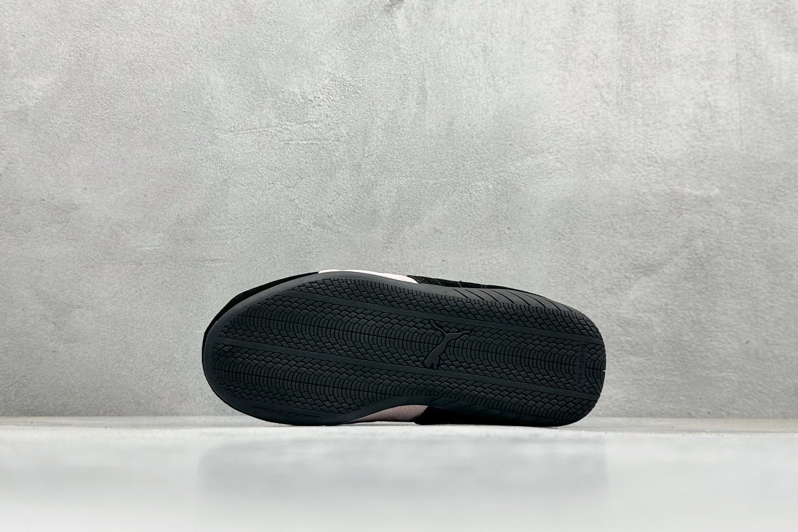 图片[4]-HY童鞋Puma Speedcet OG 彪马低帮复古运动休闲赛车跑鞋 以趣味十足又前卫复古的设计引领潮流，将赛道精神融入街头时尚，开启前卫竞速之旅。融入经典配色，主打前卫复古风。鞋款的鞋侧以复古的流线造型，缀以经典Logo，巧妙吸睛；麂皮+网眼融合舒适鞋面，赋予了独特的个性美学，演绎赛车的无尽能量。 货号：401699 06 尺码：24-35-选品中心