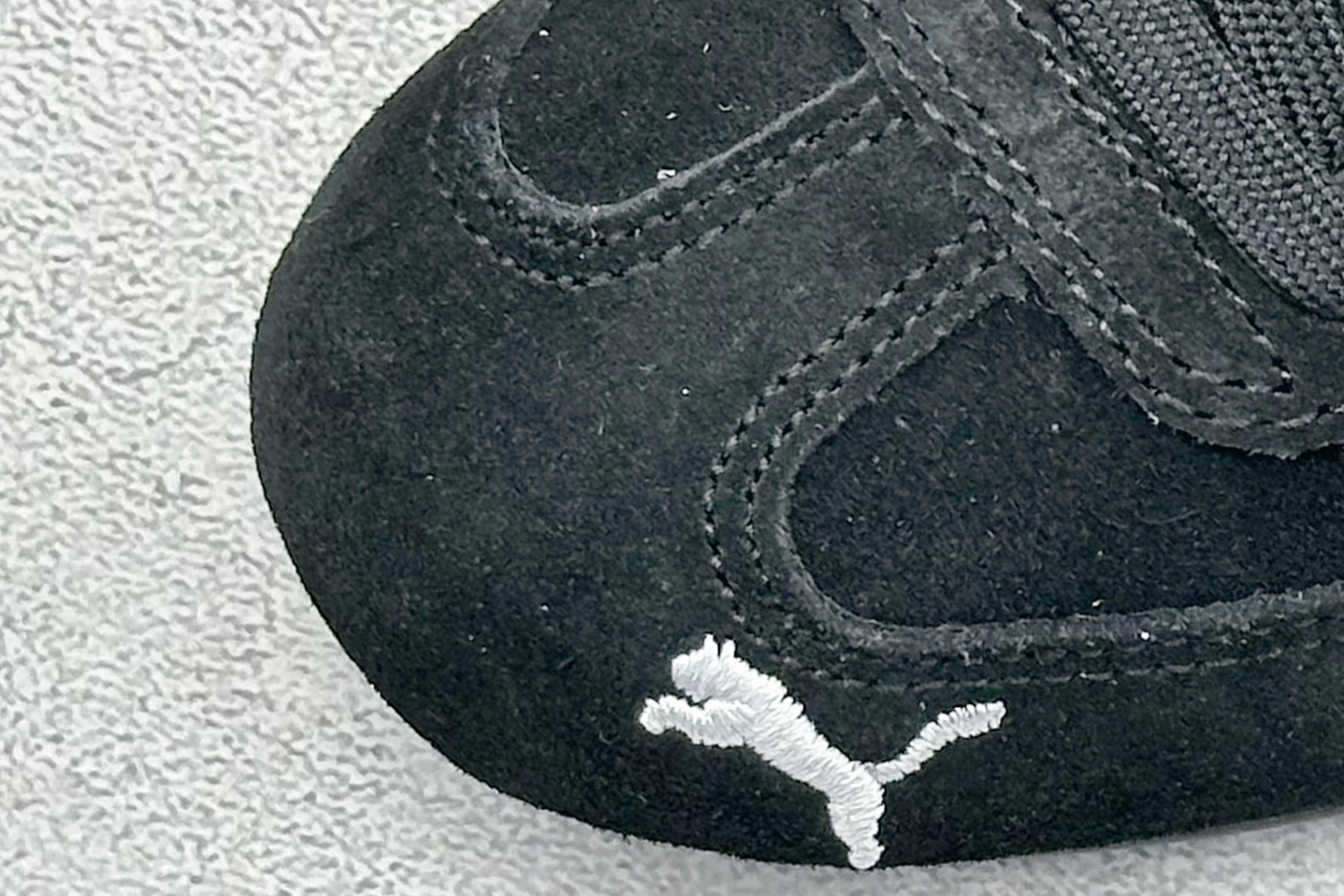 图片[7]-HY童鞋Puma Speedcet OG 彪马低帮复古运动休闲赛车跑鞋 以趣味十足又前卫复古的设计引领潮流，将赛道精神融入街头时尚，开启前卫竞速之旅。融入经典配色，主打前卫复古风。鞋款的鞋侧以复古的流线造型，缀以经典Logo，巧妙吸睛；麂皮+网眼融合舒适鞋面，赋予了独特的个性美学，演绎赛车的无尽能量。 货号：401700 01 尺码：24-35-选品中心