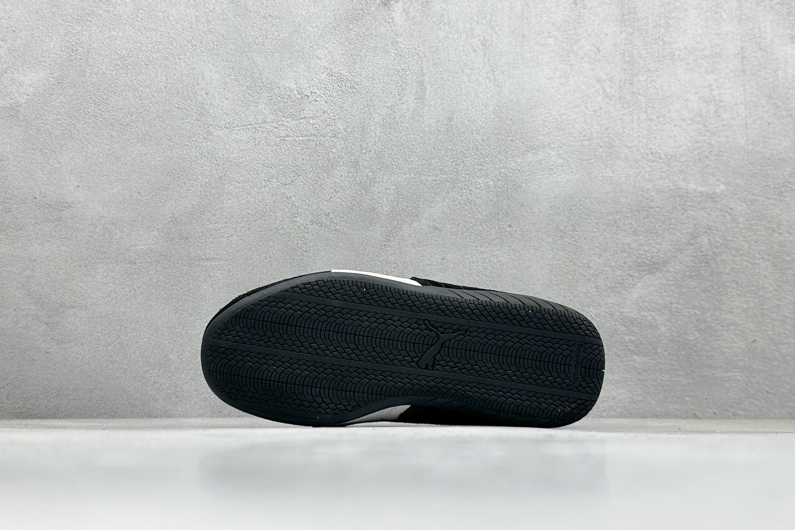 图片[4]-HY童鞋Puma Speedcet OG 彪马低帮复古运动休闲赛车跑鞋 以趣味十足又前卫复古的设计引领潮流，将赛道精神融入街头时尚，开启前卫竞速之旅。融入经典配色，主打前卫复古风。鞋款的鞋侧以复古的流线造型，缀以经典Logo，巧妙吸睛；麂皮+网眼融合舒适鞋面，赋予了独特的个性美学，演绎赛车的无尽能量。 货号：401700 01 尺码：24-35-选品中心