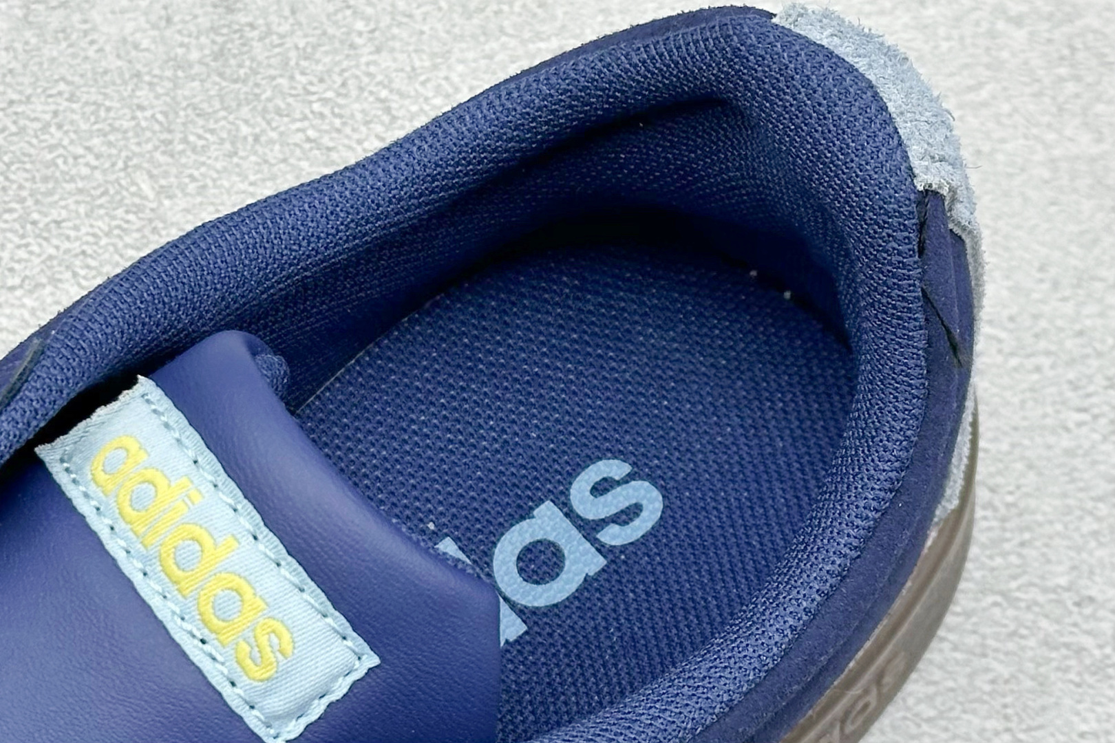 图片[8]-RA版 adidas neo VI Court CLASSIC 三叶草休闲复古运动板鞋 经典侧面三道杠和鞋舌三道杠的标示彰显其身份 承载青春情怀的板鞋 品牌辨识度清晰 货号： JR8308 尺码： 36 36.5 37 38 38.5 39 40 40.5 41 42 42.5 43 44 44.5 45-选品中心