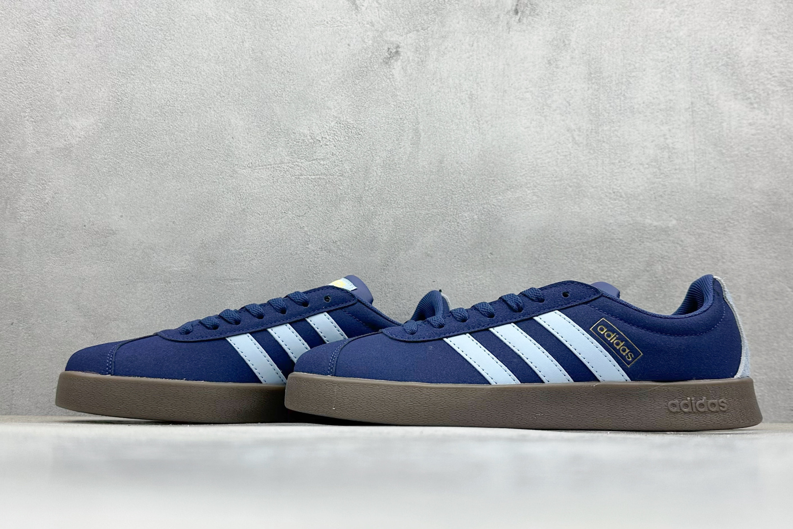 图片[5]-RA版 adidas neo VI Court CLASSIC 三叶草休闲复古运动板鞋 经典侧面三道杠和鞋舌三道杠的标示彰显其身份 承载青春情怀的板鞋 品牌辨识度清晰 货号： JR8308 尺码： 36 36.5 37 38 38.5 39 40 40.5 41 42 42.5 43 44 44.5 45-选品中心