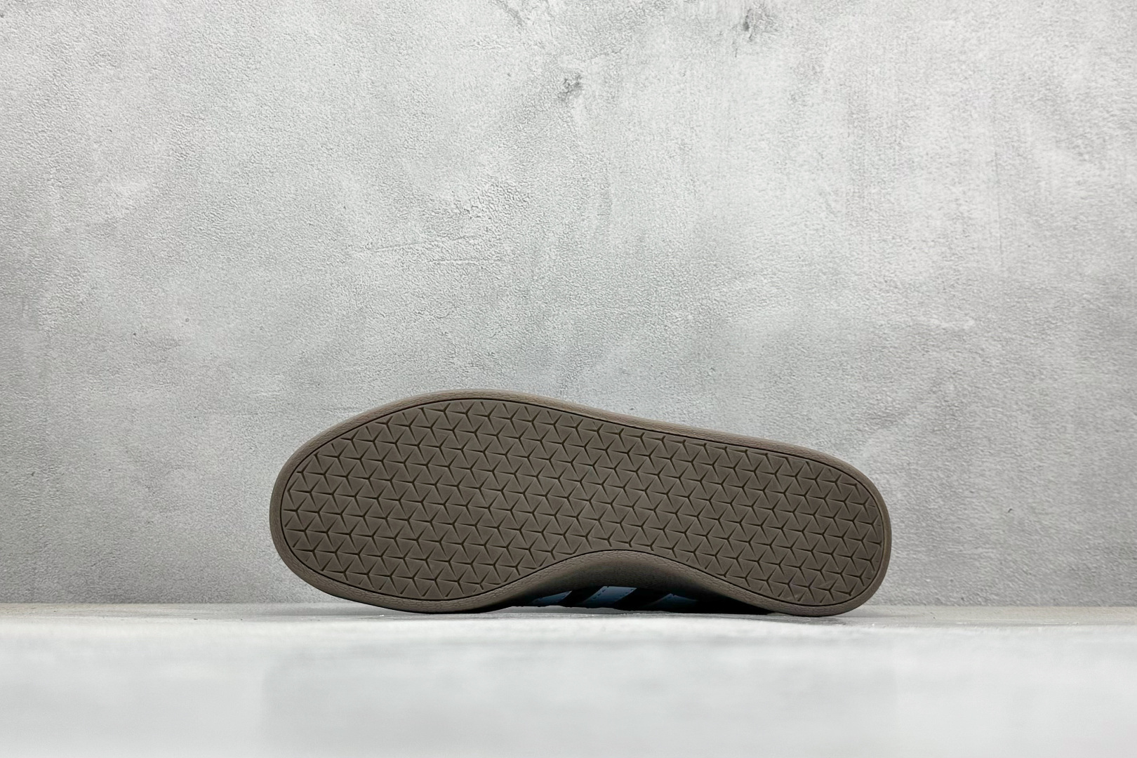 图片[4]-RA版 adidas neo VI Court CLASSIC 三叶草休闲复古运动板鞋 经典侧面三道杠和鞋舌三道杠的标示彰显其身份 承载青春情怀的板鞋 品牌辨识度清晰 货号： JR8308 尺码： 36 36.5 37 38 38.5 39 40 40.5 41 42 42.5 43 44 44.5 45-选品中心