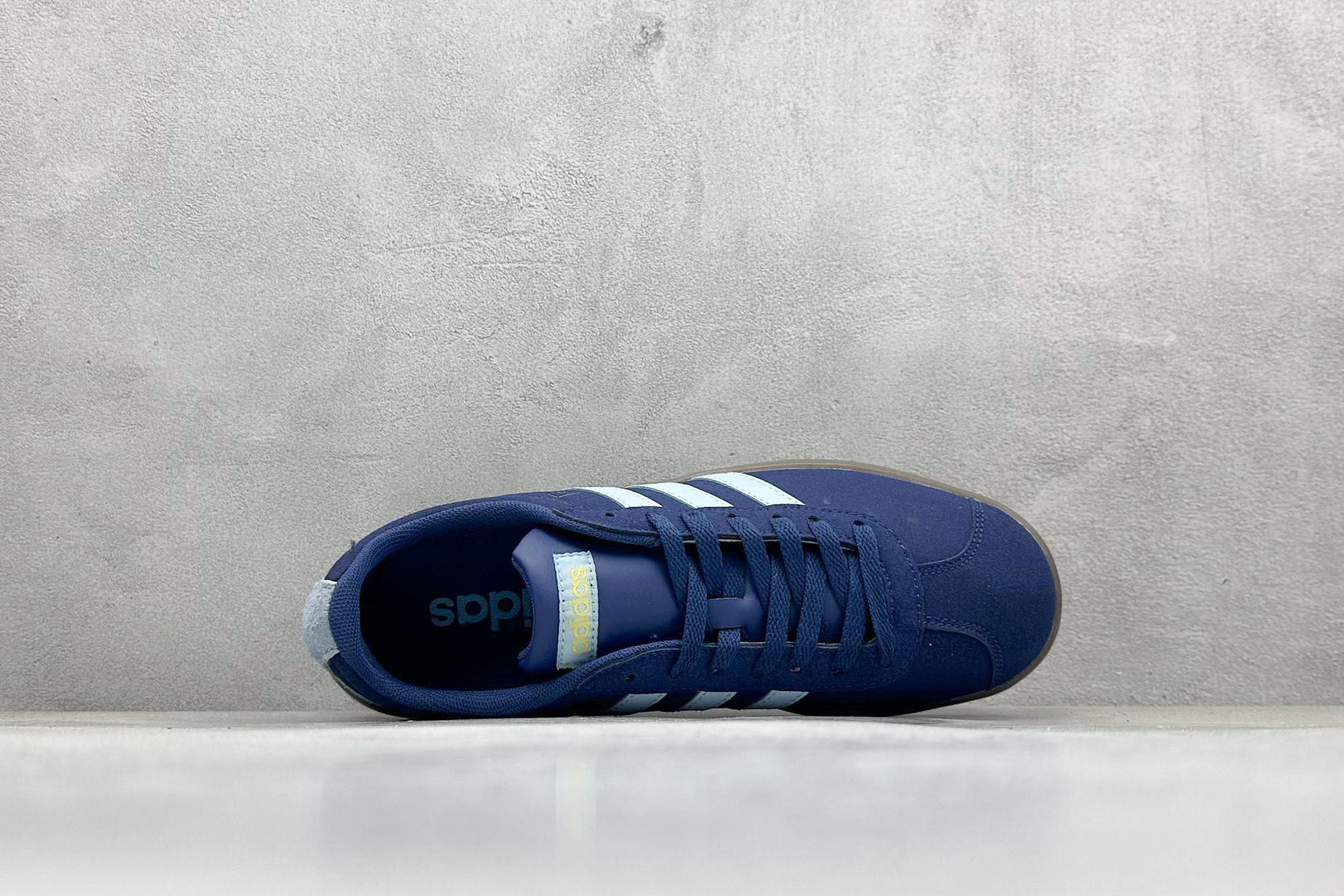 图片[3]-RA版 adidas neo VI Court CLASSIC 三叶草休闲复古运动板鞋 经典侧面三道杠和鞋舌三道杠的标示彰显其身份 承载青春情怀的板鞋 品牌辨识度清晰 货号： JR8308 尺码： 36 36.5 37 38 38.5 39 40 40.5 41 42 42.5 43 44 44.5 45-选品中心