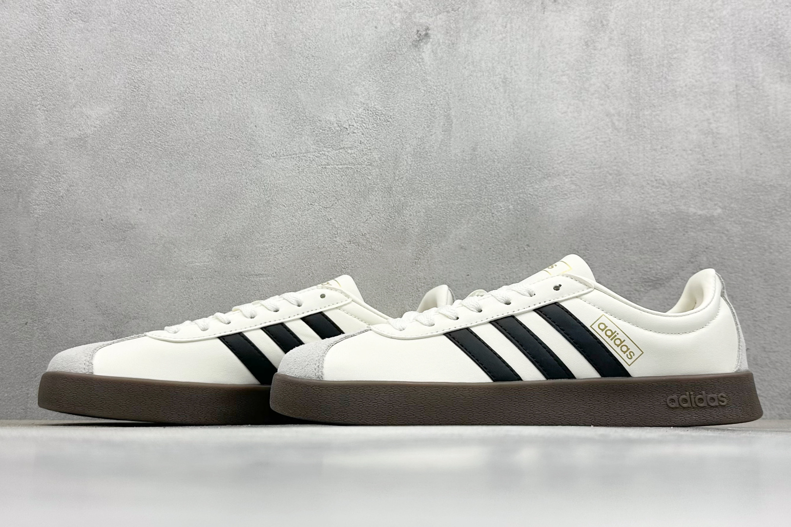 图片[5]-RA版 adidas neo VI Court CLASSIC 三叶草休闲复古运动板鞋 经典侧面三道杠和鞋舌三道杠的标示彰显其身份 承载青春情怀的板鞋 品牌辨识度清晰 货号： JQ1501 尺码： 36 36.5 37 38 38.5 39 40 40.5 41 42 42.5 43 44 44.5 45-选品中心
