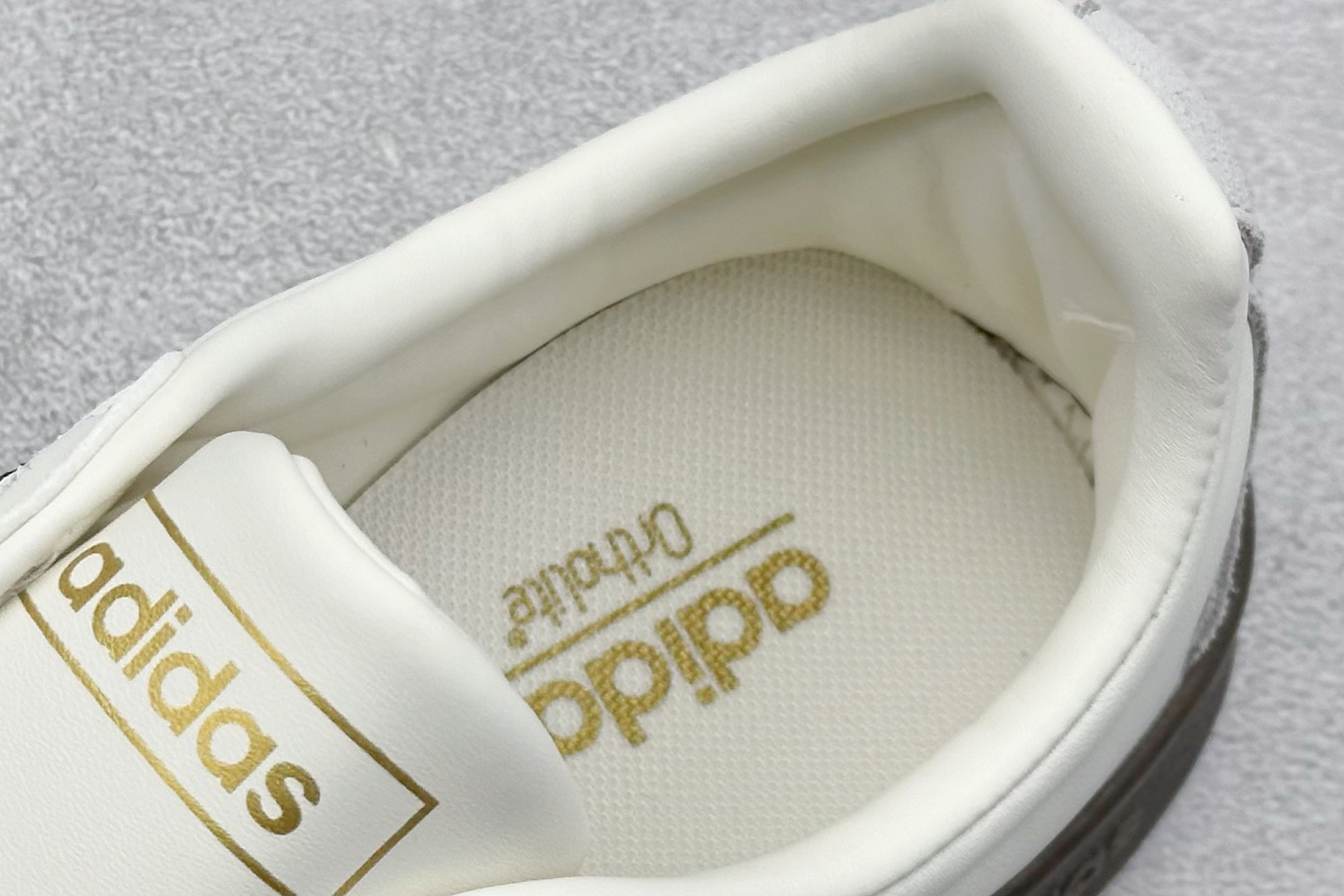 图片[8]-RA版 adidas neo VI Court CLASSIC 三叶草休闲复古运动板鞋 经典侧面三道杠和鞋舌三道杠的标示彰显其身份 承载青春情怀的板鞋 品牌辨识度清晰 货号： JQ1501 尺码： 36 36.5 37 38 38.5 39 40 40.5 41 42 42.5 43 44 44.5 45-选品中心