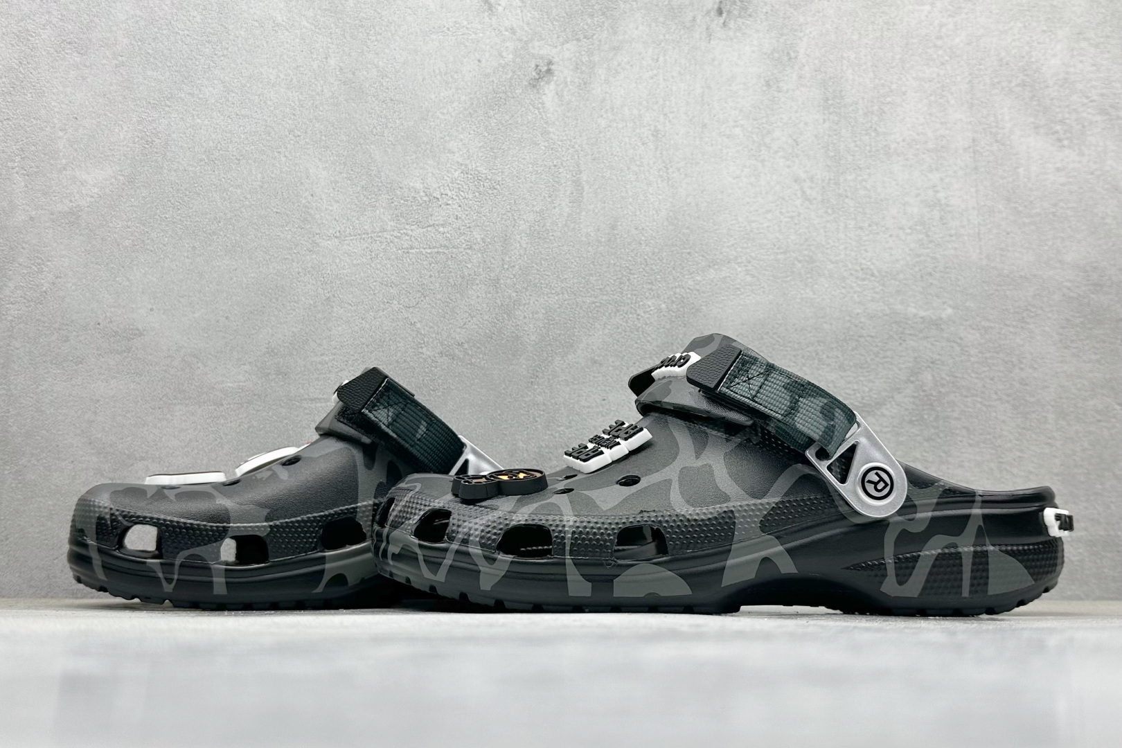 图片[5]-K Crocs Classic Clog 卡洛驰 明星 尺码： M4=36-37 M5=37-38 M6=38-39 M7=39-40 M8=41-42 M9=42-43 M10=43-44 M11=45-46-选品中心