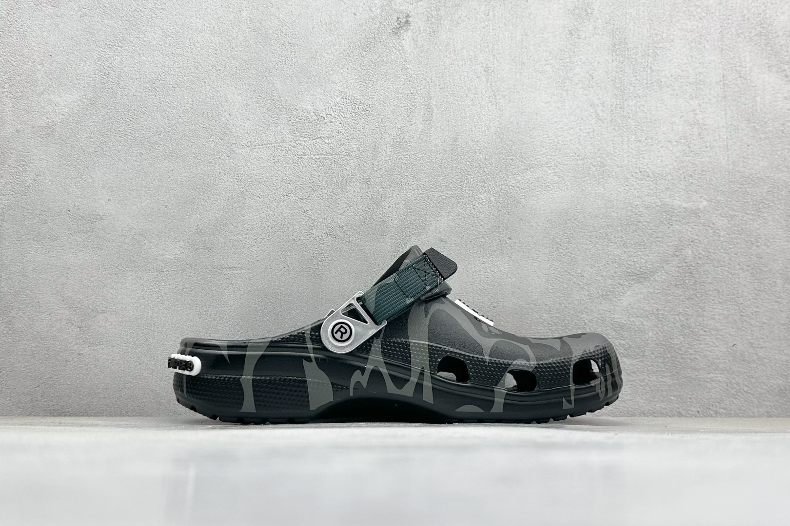 图片[2]-K Crocs Classic Clog 卡洛驰 明星 尺码： M4=36-37 M5=37-38 M6=38-39 M7=39-40 M8=41-42 M9=42-43 M10=43-44 M11=45-46-选品中心