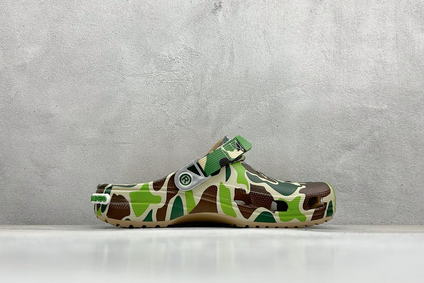 图片[2]-K Crocs Classic Clog 卡洛驰 明星 尺码： M4=36-37 M5=37-38 M6=38-39 M7=39-40 M8=41-42 M9=42-43 M10=43-44 M11=45-46-选品中心