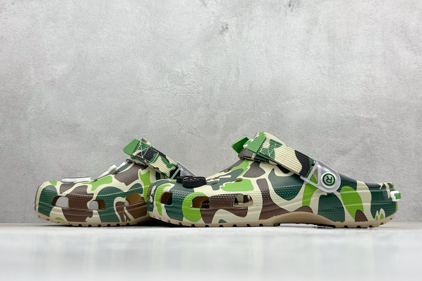 图片[5]-K Crocs Classic Clog 卡洛驰 明星 尺码： M4=36-37 M5=37-38 M6=38-39 M7=39-40 M8=41-42 M9=42-43 M10=43-44 M11=45-46-选品中心