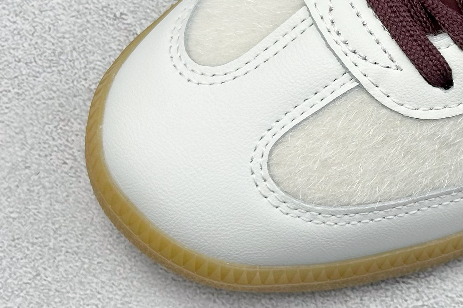 图片[7]-YH长青福利  AD Original Samba OG 长鞋舌 复古经典轻便板鞋 带有装饰的超锁缝制和无缝的手感 柔软、柔软的皮革造型和标志性的3条纹完成了精致的外观 正规合身鞋带 鞋面上有绒面鞋垫 橡胶鞋底 享受正畸套筒软感 自50年代首次亮相以来就一直在赢得粉丝的青睐！ 货号：IE0586-选品中心