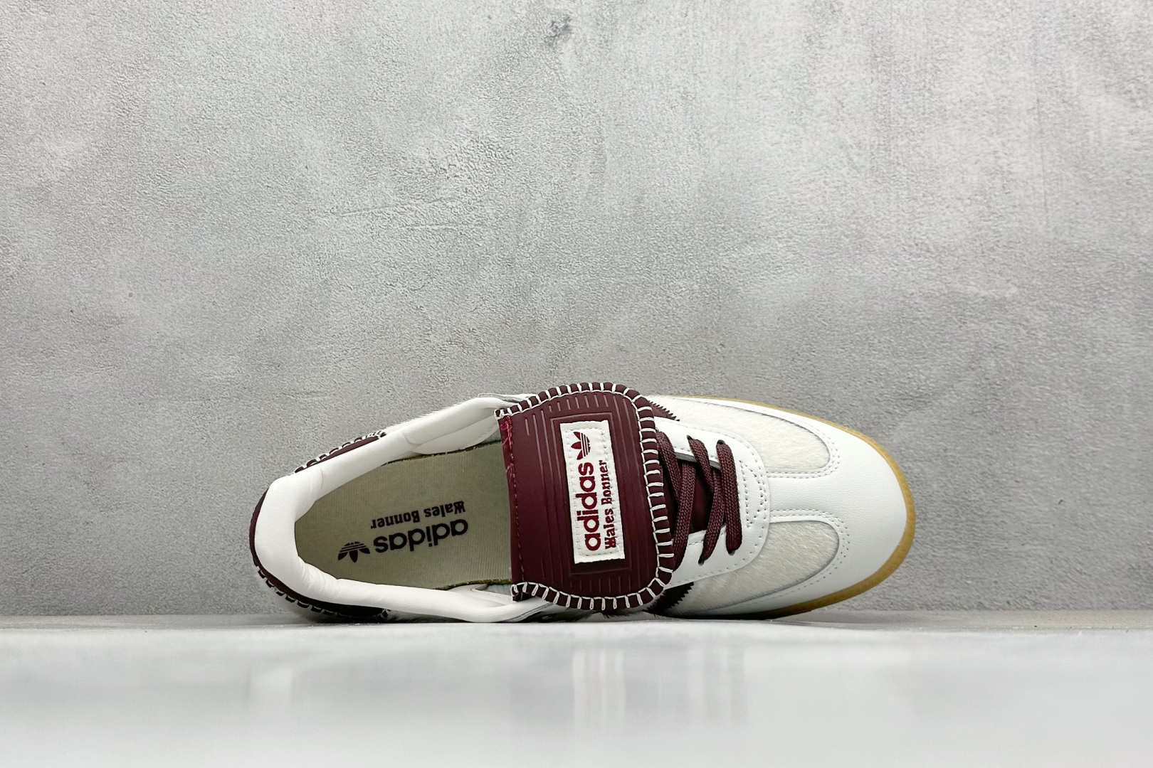 图片[3]-YH长青福利  AD Original Samba OG 长鞋舌 复古经典轻便板鞋 带有装饰的超锁缝制和无缝的手感 柔软、柔软的皮革造型和标志性的3条纹完成了精致的外观 正规合身鞋带 鞋面上有绒面鞋垫 橡胶鞋底 享受正畸套筒软感 自50年代首次亮相以来就一直在赢得粉丝的青睐！ 货号：IE0586-选品中心