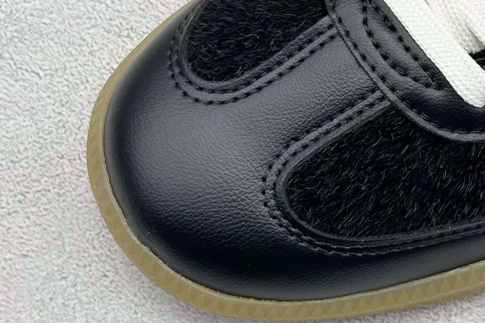 图片[7]-YH长青福利  AD Original Samba OG 长鞋舌 复古经典轻便板鞋 带有装饰的超锁缝制和无缝的手感 柔软、柔软的皮革造型和标志性的3条纹完成了精致的外观 正规合身鞋带 鞋面上有绒面鞋垫 橡胶鞋底 享受正畸套筒软感 自50年代首次亮相以来就一直在赢得粉丝的青睐！ 货号：IE0580-选品中心