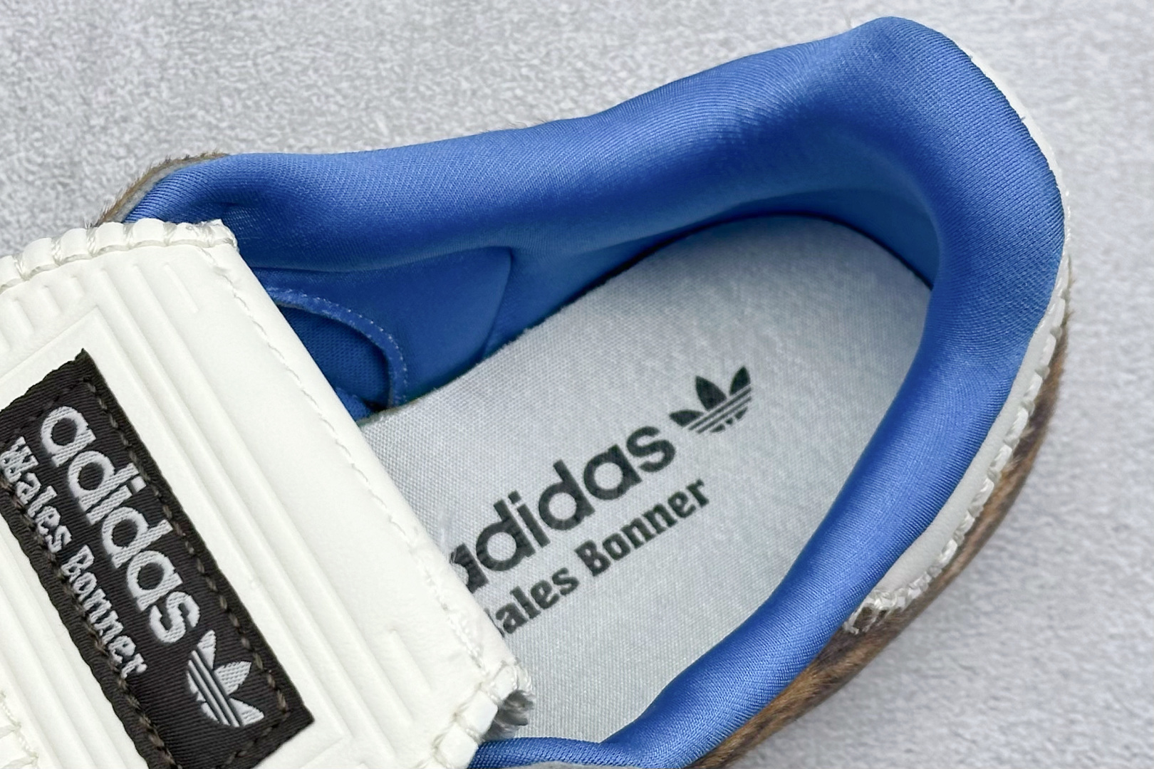 图片[8]-YH长青福利  AD Original Samba OG 长鞋舌 复古经典轻便板鞋 带有装饰的超锁缝制和无缝的手感 柔软、柔软的皮革造型和标志性的3条纹完成了精致的外观 正规合身鞋带 鞋面上有绒面鞋垫 橡胶鞋底 享受正畸套筒软感 自50年代首次亮相以来就一直在赢得粉丝的青睐！ 货号：IE0578-选品中心