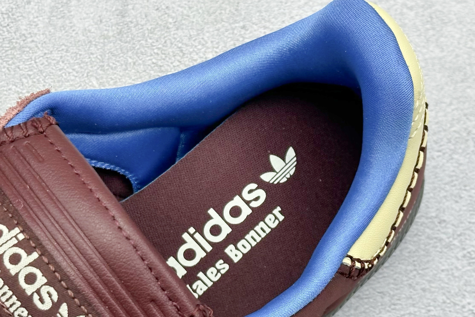 图片[8]-YH长青福利  AD Original Samba OG 长鞋舌 复古经典轻便板鞋 带有装饰的超锁缝制和无缝的手感 柔软、柔软的皮革造型和标志性的3条纹完成了精致的外观 正规合身鞋带 鞋面上有绒面鞋垫 橡胶鞋底 享受正畸套筒软感 自50年代首次亮相以来就一直在赢得粉丝的青睐！ 货号：IE0579-选品中心