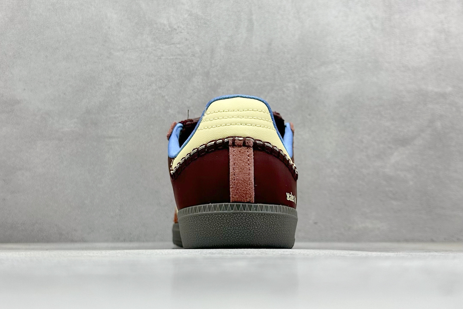 图片[6]-YH长青福利  AD Original Samba OG 长鞋舌 复古经典轻便板鞋 带有装饰的超锁缝制和无缝的手感 柔软、柔软的皮革造型和标志性的3条纹完成了精致的外观 正规合身鞋带 鞋面上有绒面鞋垫 橡胶鞋底 享受正畸套筒软感 自50年代首次亮相以来就一直在赢得粉丝的青睐！ 货号：IE0579-选品中心