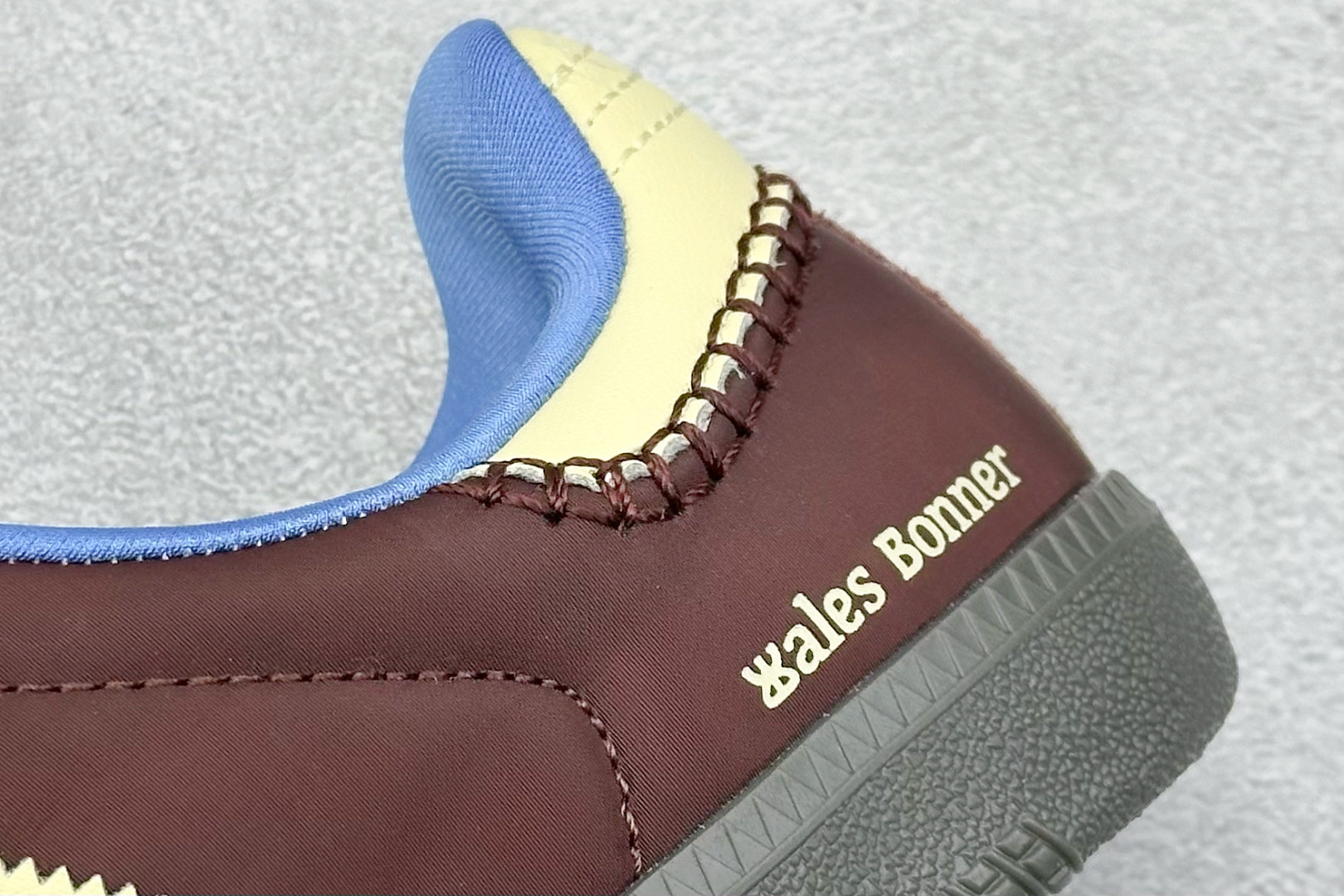 图片[9]-YH长青福利  AD Original Samba OG 长鞋舌 复古经典轻便板鞋 带有装饰的超锁缝制和无缝的手感 柔软、柔软的皮革造型和标志性的3条纹完成了精致的外观 正规合身鞋带 鞋面上有绒面鞋垫 橡胶鞋底 享受正畸套筒软感 自50年代首次亮相以来就一直在赢得粉丝的青睐！ 货号：IE0579-选品中心