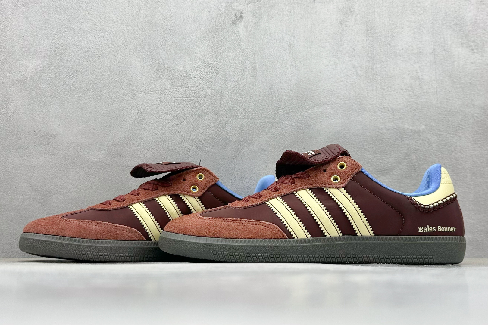 图片[5]-YH长青福利  AD Original Samba OG 长鞋舌 复古经典轻便板鞋 带有装饰的超锁缝制和无缝的手感 柔软、柔软的皮革造型和标志性的3条纹完成了精致的外观 正规合身鞋带 鞋面上有绒面鞋垫 橡胶鞋底 享受正畸套筒软感 自50年代首次亮相以来就一直在赢得粉丝的青睐！ 货号：IE0579-选品中心