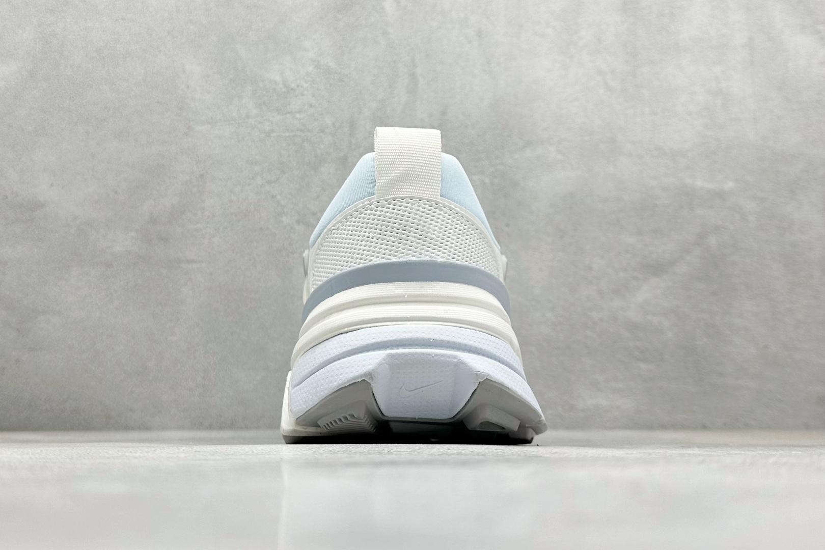 图片[6]-GS版 NK V2K Run 减震防滑复古低帮跑步鞋 材质上使用大面积网眼 皮革 TPU 组成 支撑和透气性肯定不错 中底处由 Cushlon 泡绵打造 保证在压马路时可以提供优秀脚感 并通过一手做旧氧化效果突出复古感 中底造型很容易让大家联想到巴黎世家3XL 增高效果同样不能忽视 货号：FD0736-009 尺码：36-45-选品中心