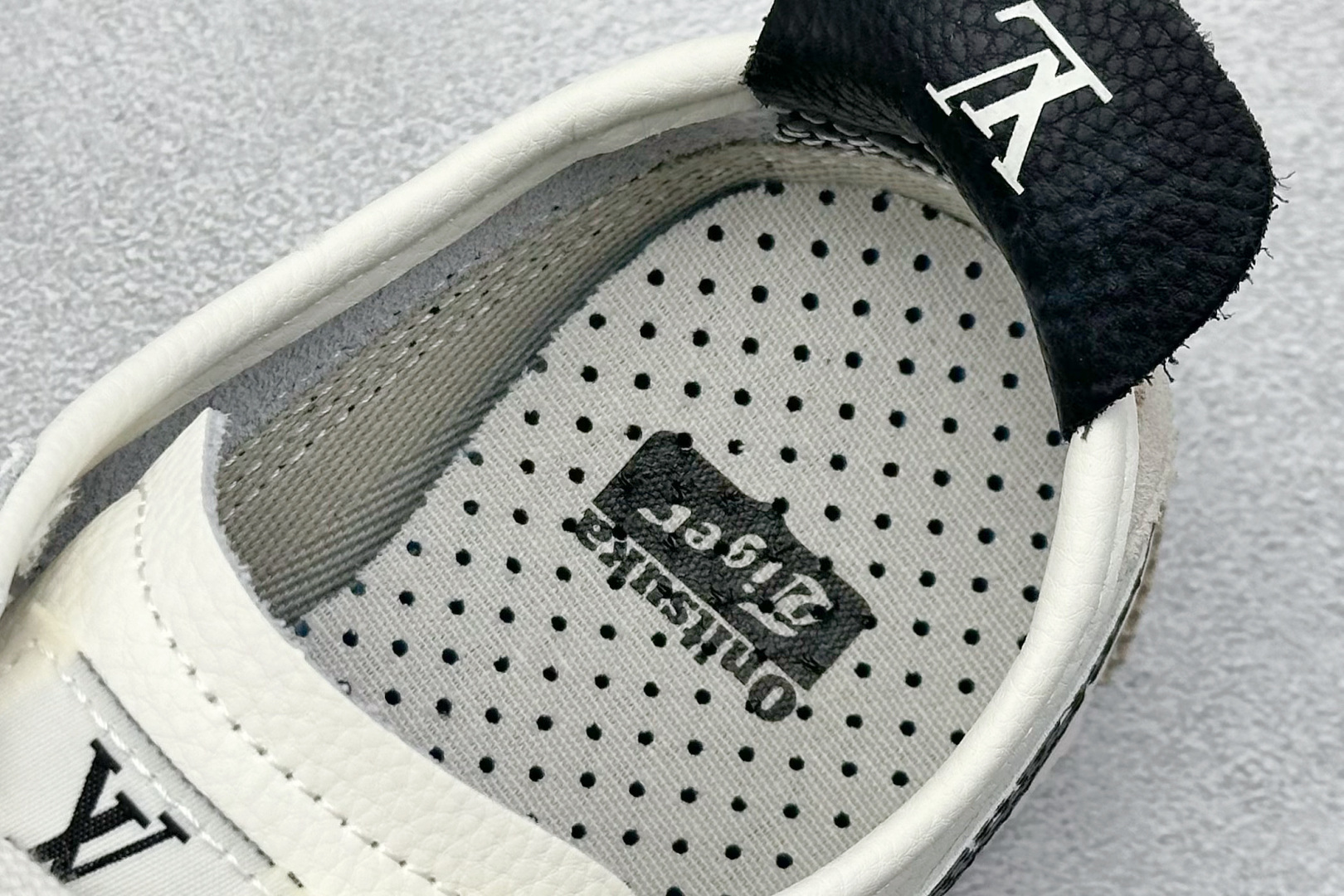 本地 
Onitsuka Tiger  Mexico 66® Paraty x Louis Vuitto