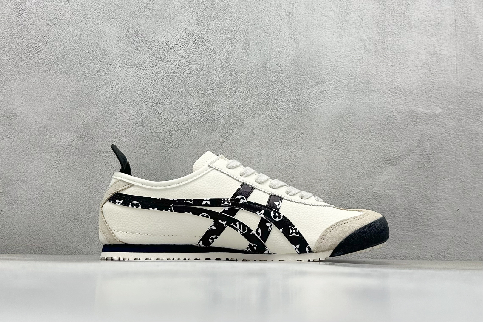 本地 
Onitsuka Tiger  Mexico 66® Paraty x Louis Vuitto
