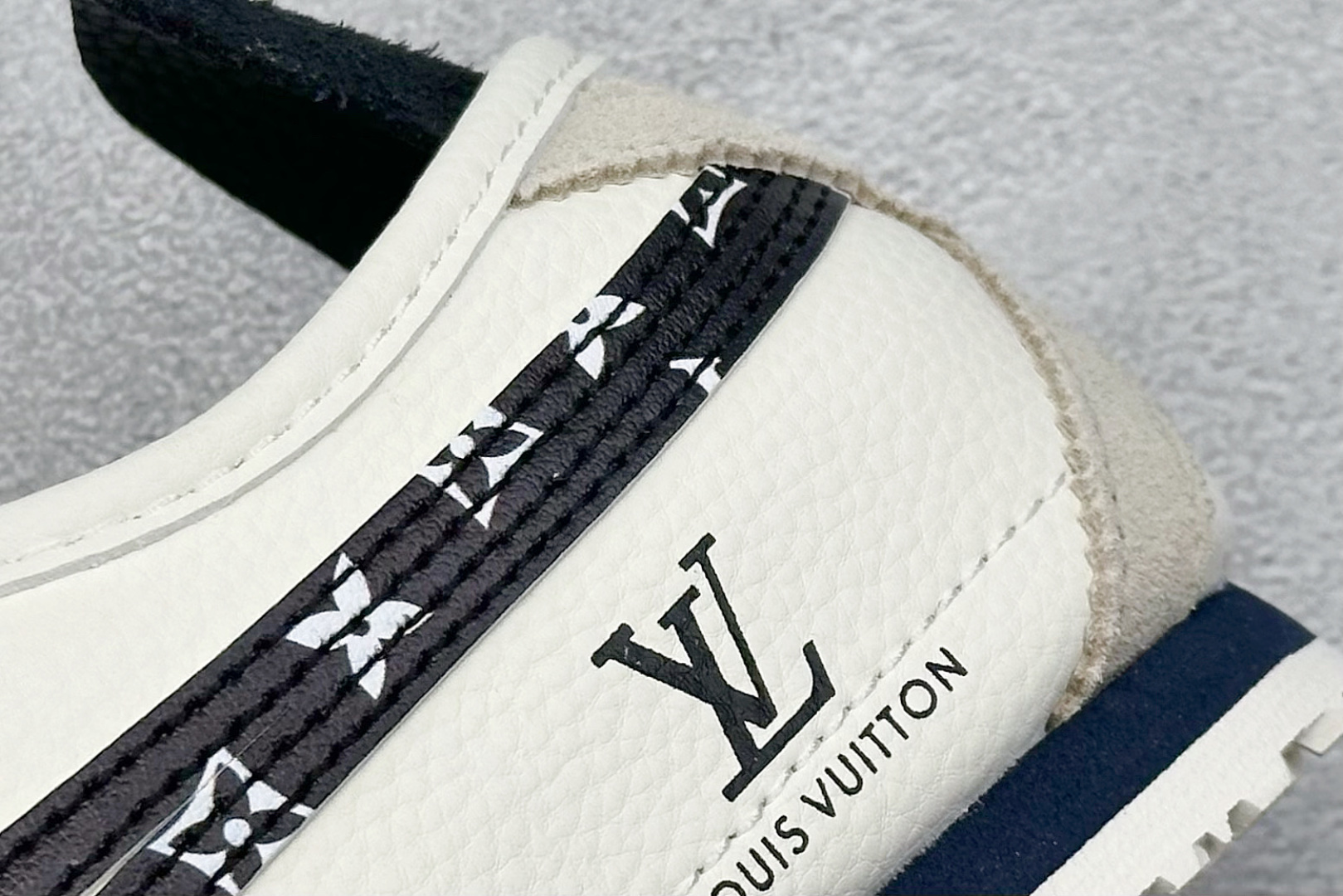 本地 
Onitsuka Tiger  Mexico 66® Paraty x Louis Vuitto