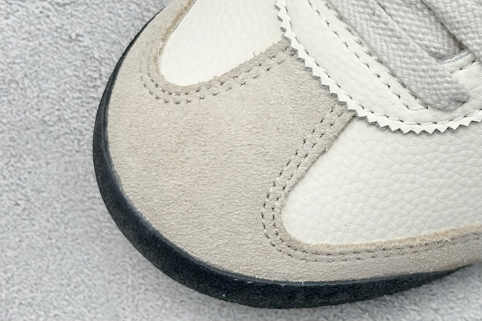 本地 
Onitsuka Tiger  Mexico 66® Paraty x Louis Vuitto