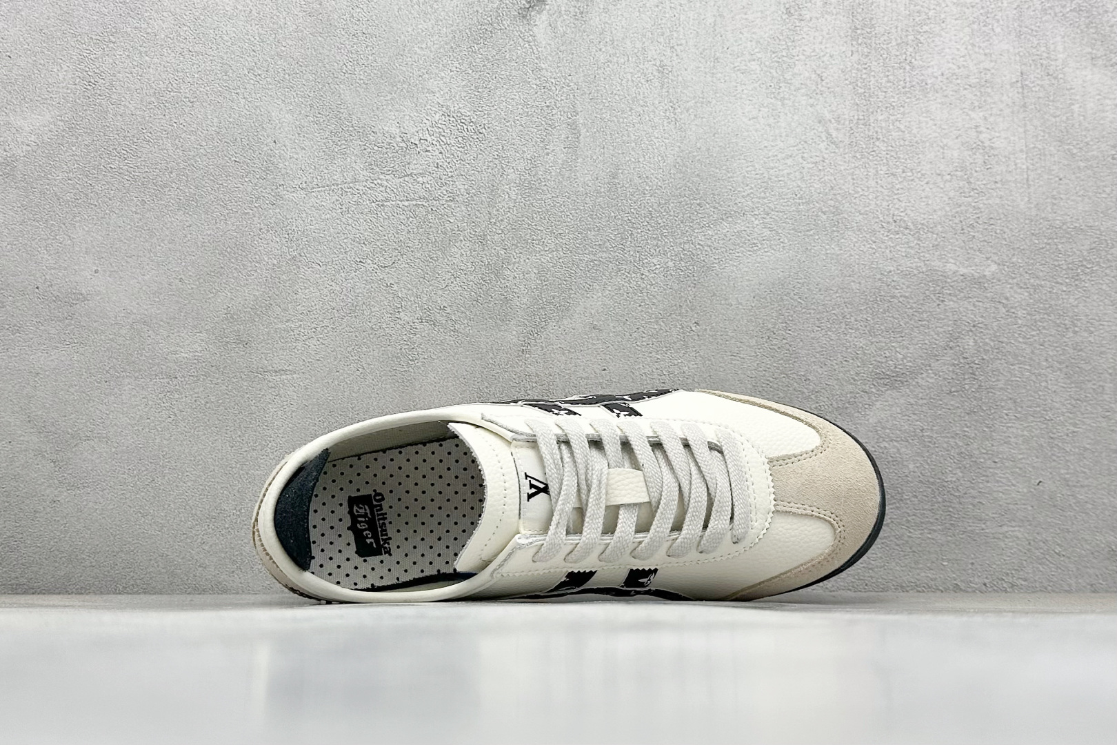 本地 
Onitsuka Tiger  Mexico 66® Paraty x Louis Vuitto