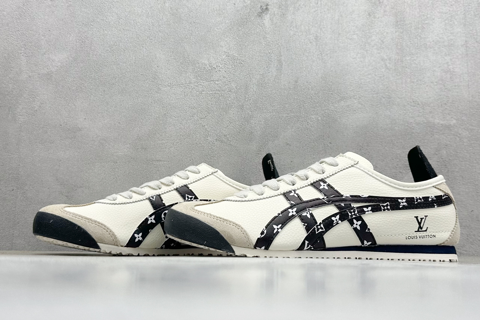 本地 
Onitsuka Tiger  Mexico 66® Paraty x Louis Vuitto