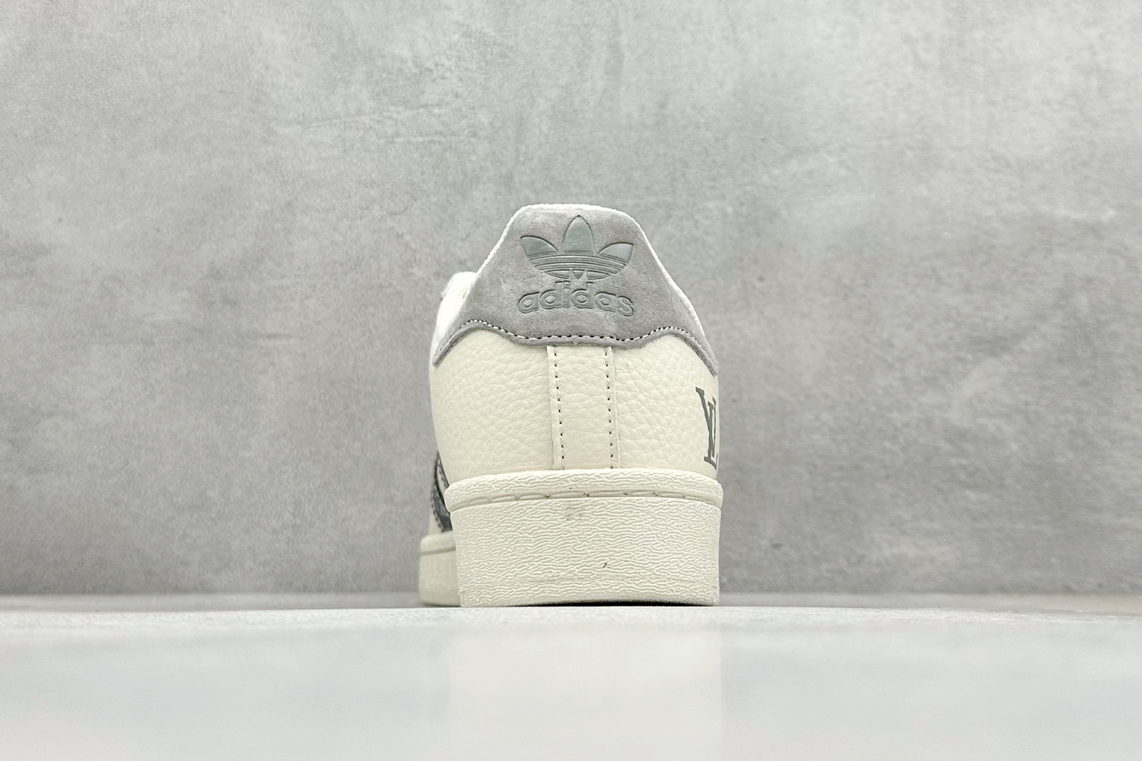 AD Originals Superstar x Louis Vuitt白灰 XS0007