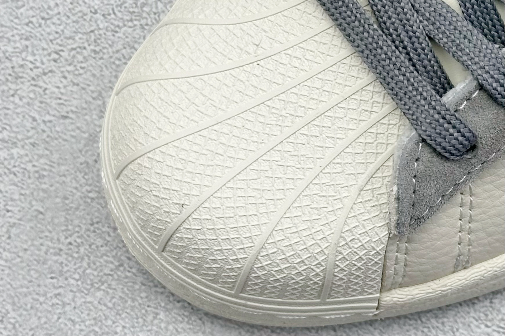 AD Originals Superstar x Louis Vuitt白灰 XS0007