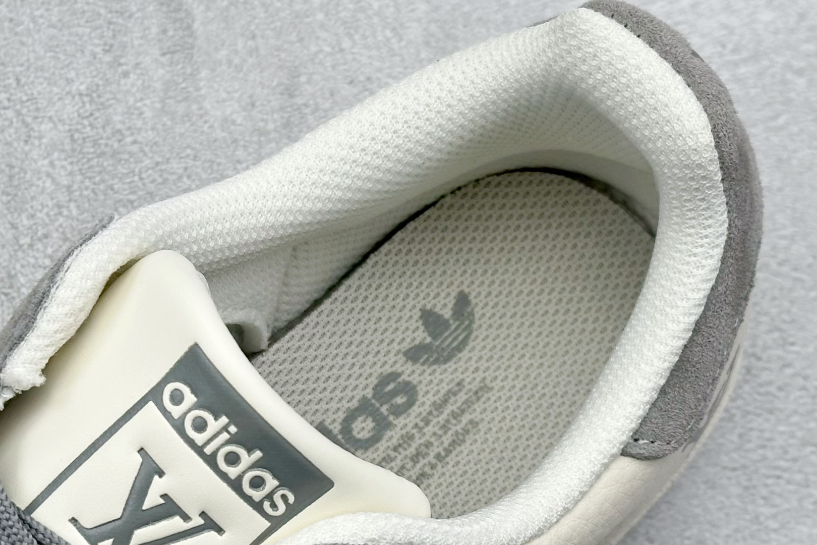 AD Originals Superstar x Louis Vuitt白灰 XS0007