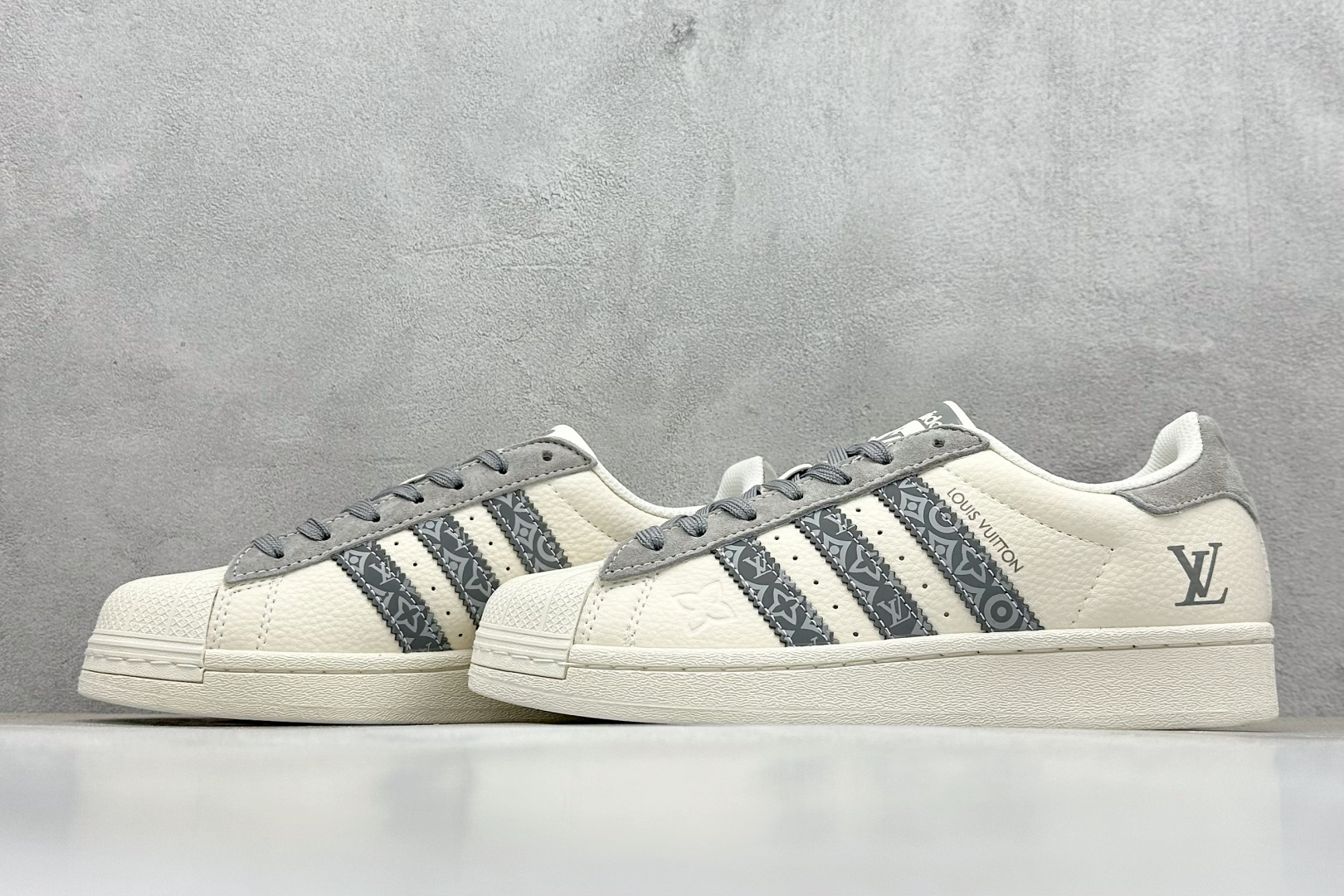 AD Originals Superstar x Louis Vuitt白灰 XS0007