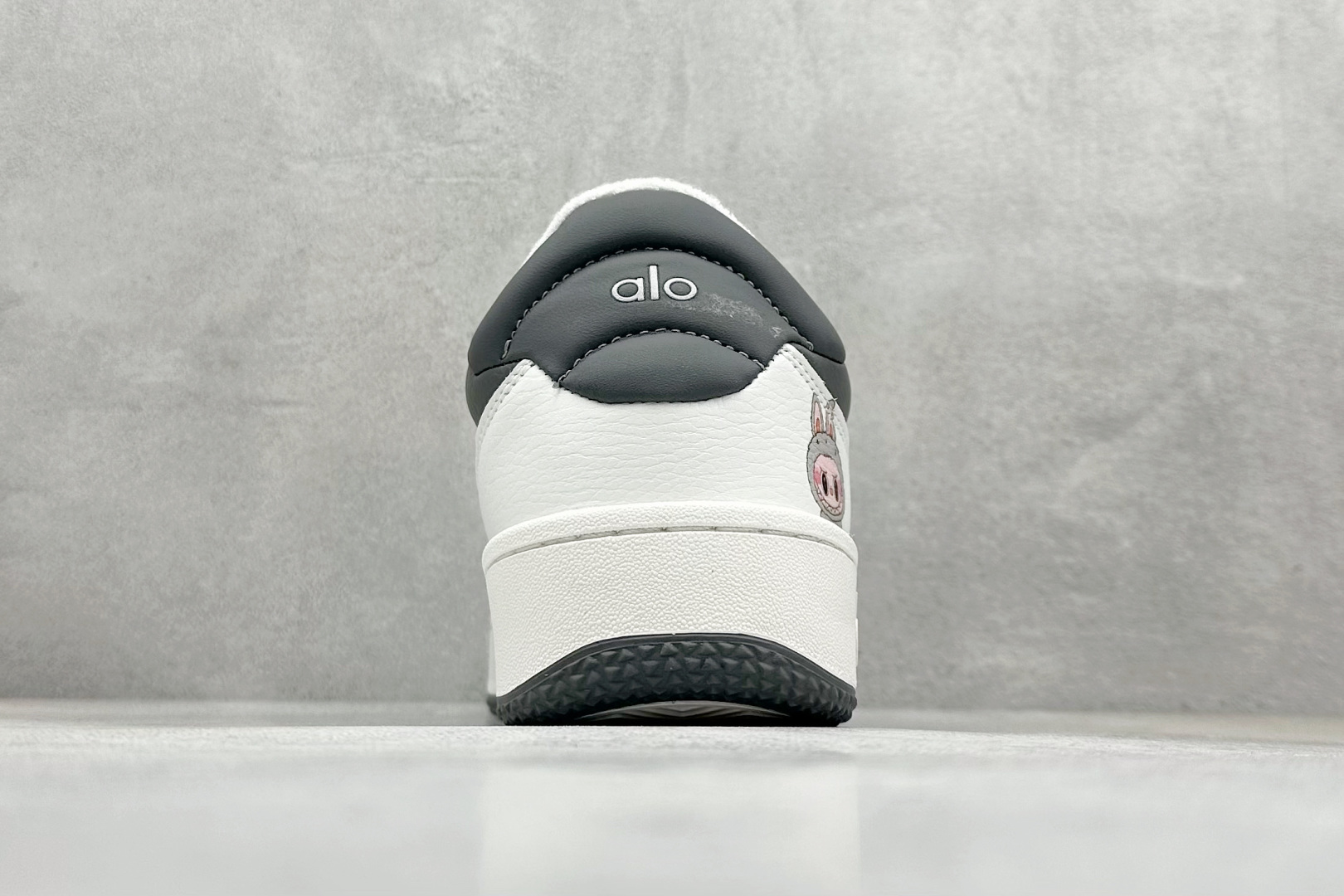 Alo Yoga Recovery Mode 拉布布人气单品 舒适简约防滑耐磨低帮休闲板鞋