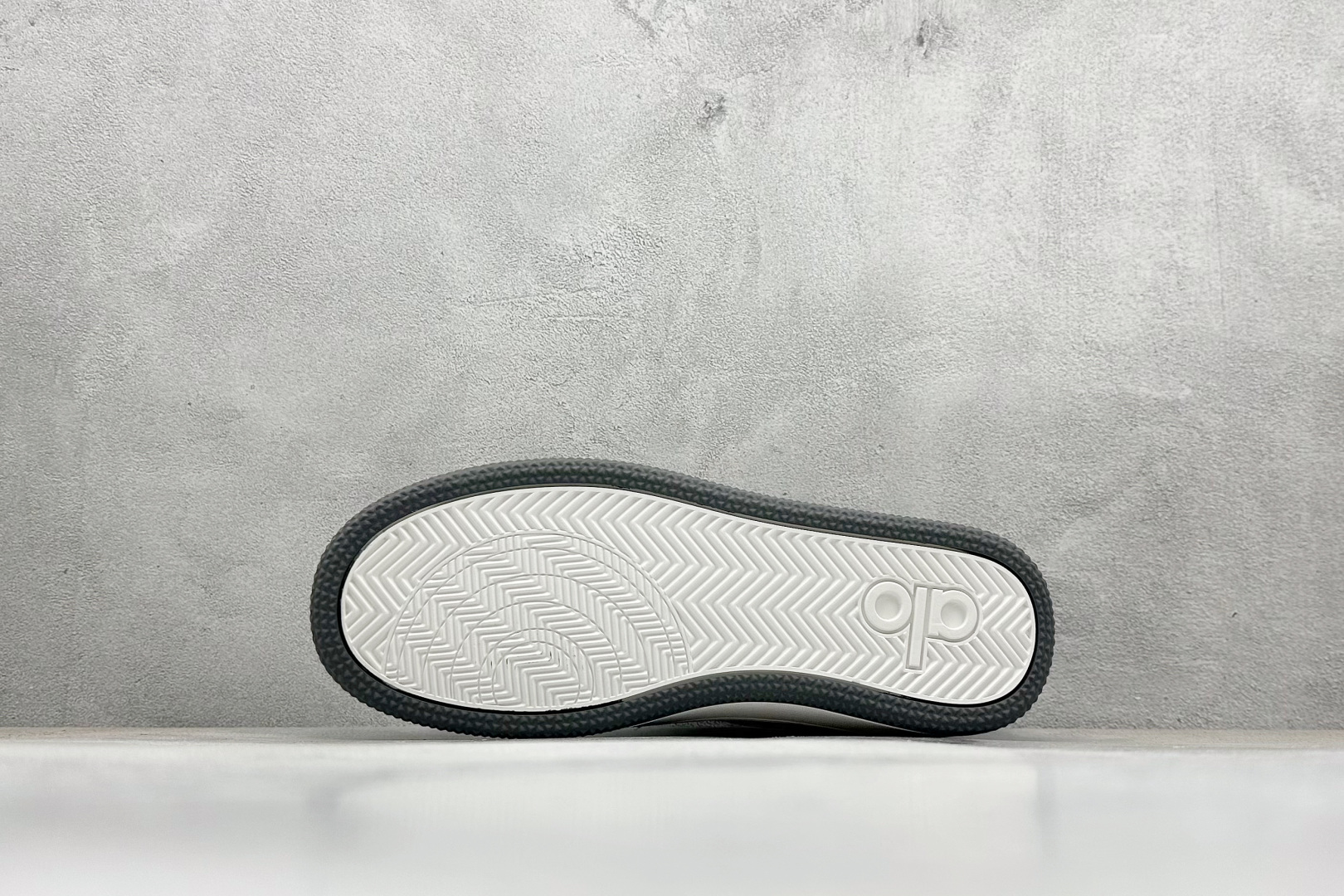 Alo Yoga Recovery Mode 拉布布人气单品 舒适简约防滑耐磨低帮休闲板鞋