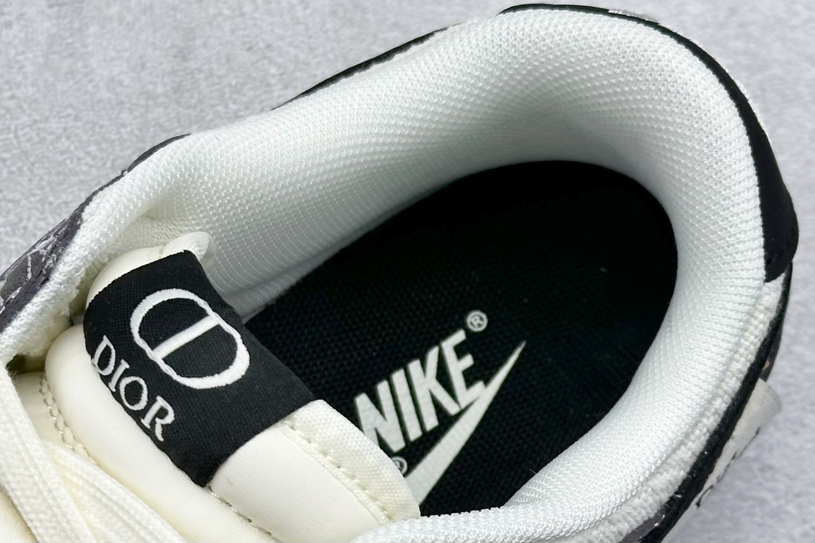 Nike SB Dunk Low x DIOR 黑白双小勾 XD1588-228