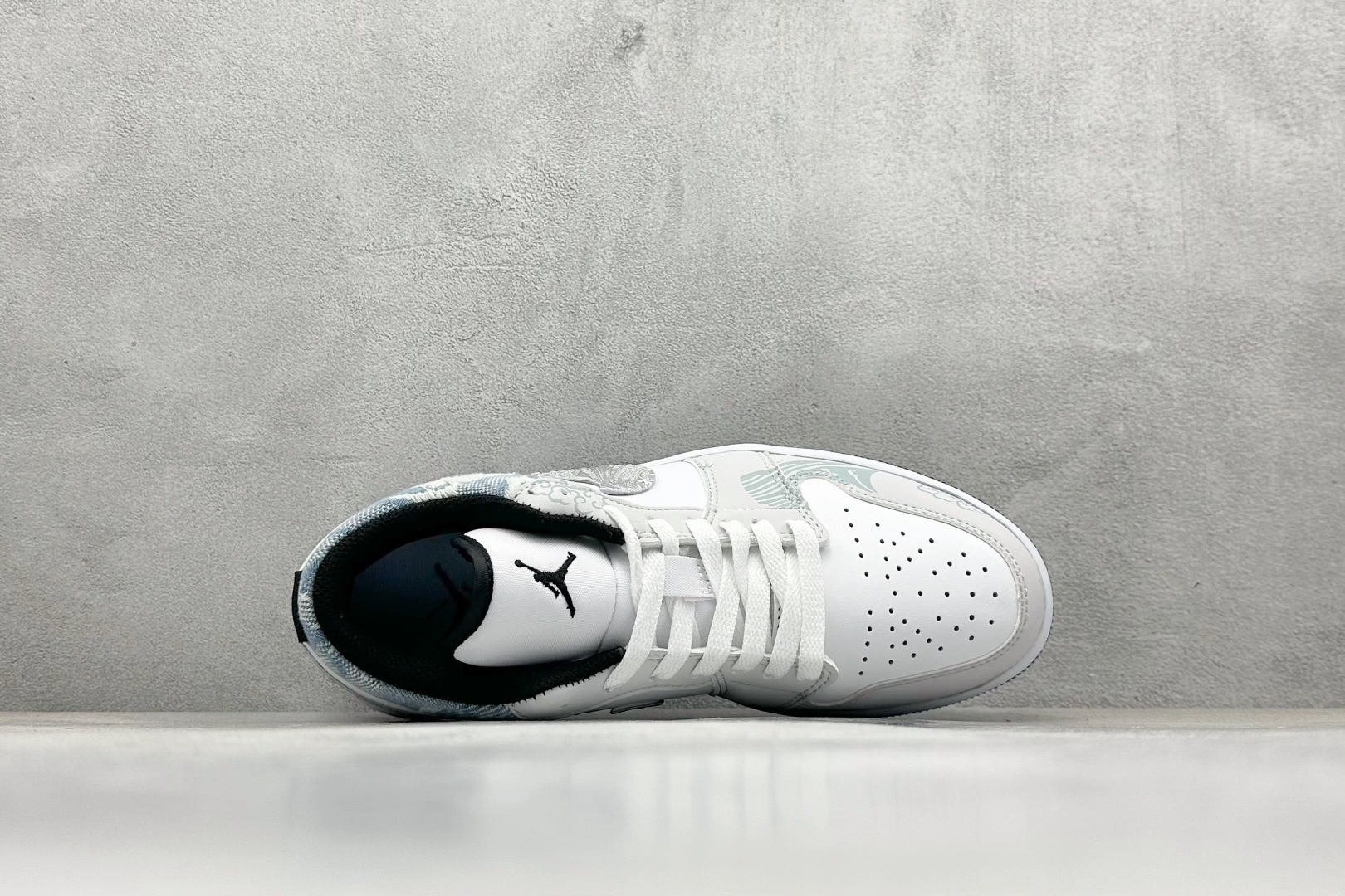 Air Jordan 1 Low 云烟梦泽 整体围绕熊猫恶作剧乘浪钓手主题设计 553558-132
