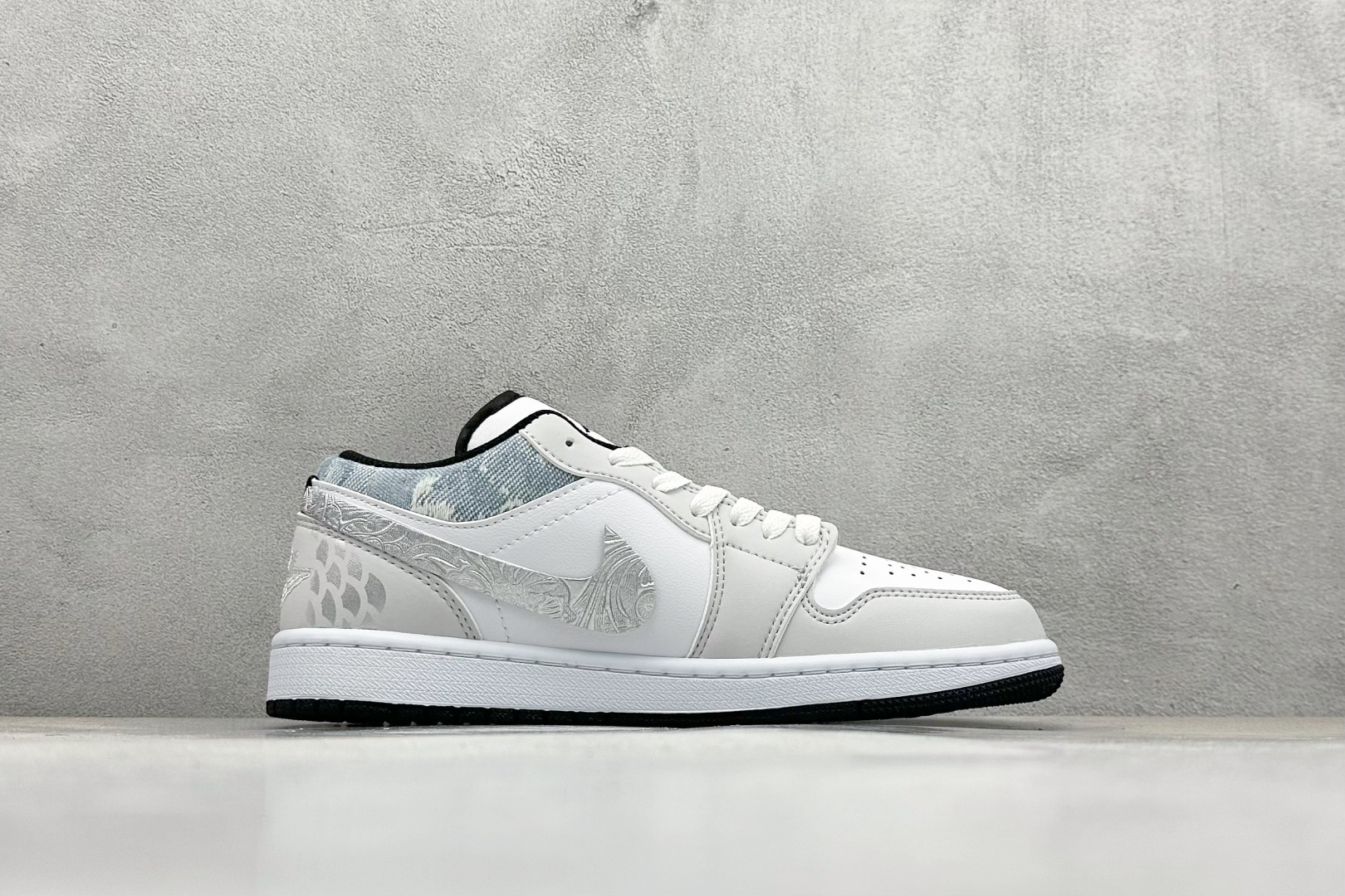 Air Jordan 1 Low 云烟梦泽 整体围绕熊猫恶作剧乘浪钓手主题设计 553558-132