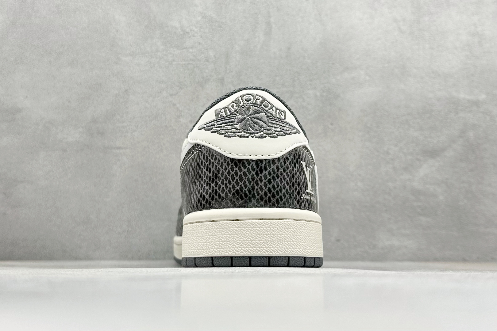 XC版Travis Scott x Fragment Design x Air Jordan 1 Low SP AJ1 乔1 LV联名 蛇纹灰 低帮文化休闲板鞋 XS7089-619