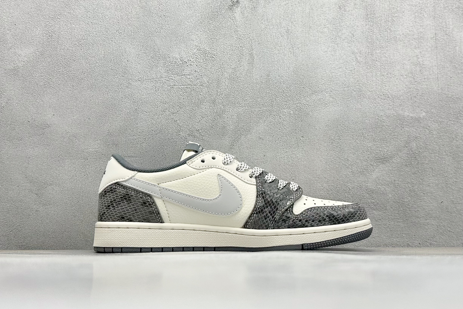 XC版Travis Scott x Fragment Design x Air Jordan 1 Low SP AJ1 乔1 LV联名 蛇纹灰 低帮文化休闲板鞋 XS7089-619