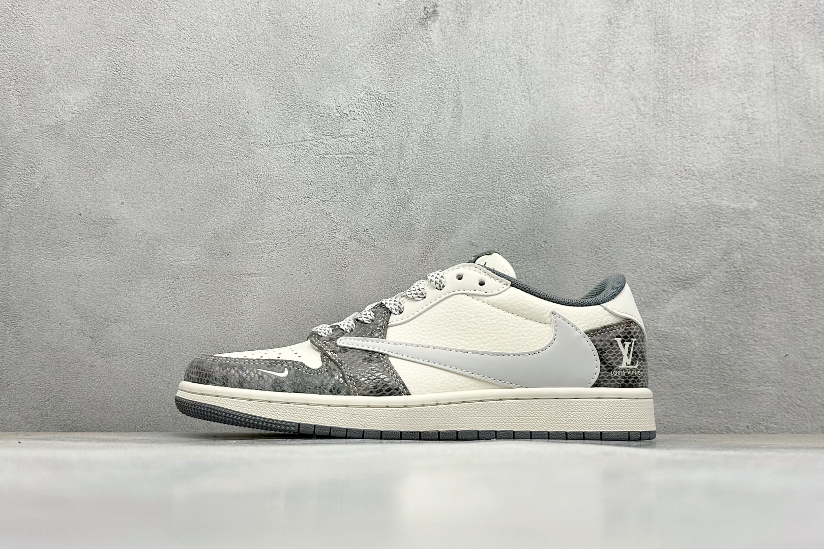 XC版Travis Scott x Fragment Design x Air Jordan 1 Low SP AJ1 乔1 LV联名 蛇纹灰 低帮文化休闲板鞋 XS7089-619