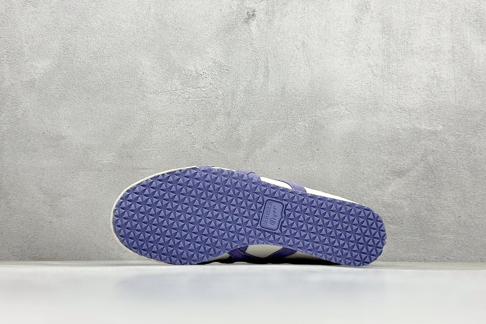 本地 
Onitsuka Tiger  Mexico 66® Paraty x Louis Vuitto