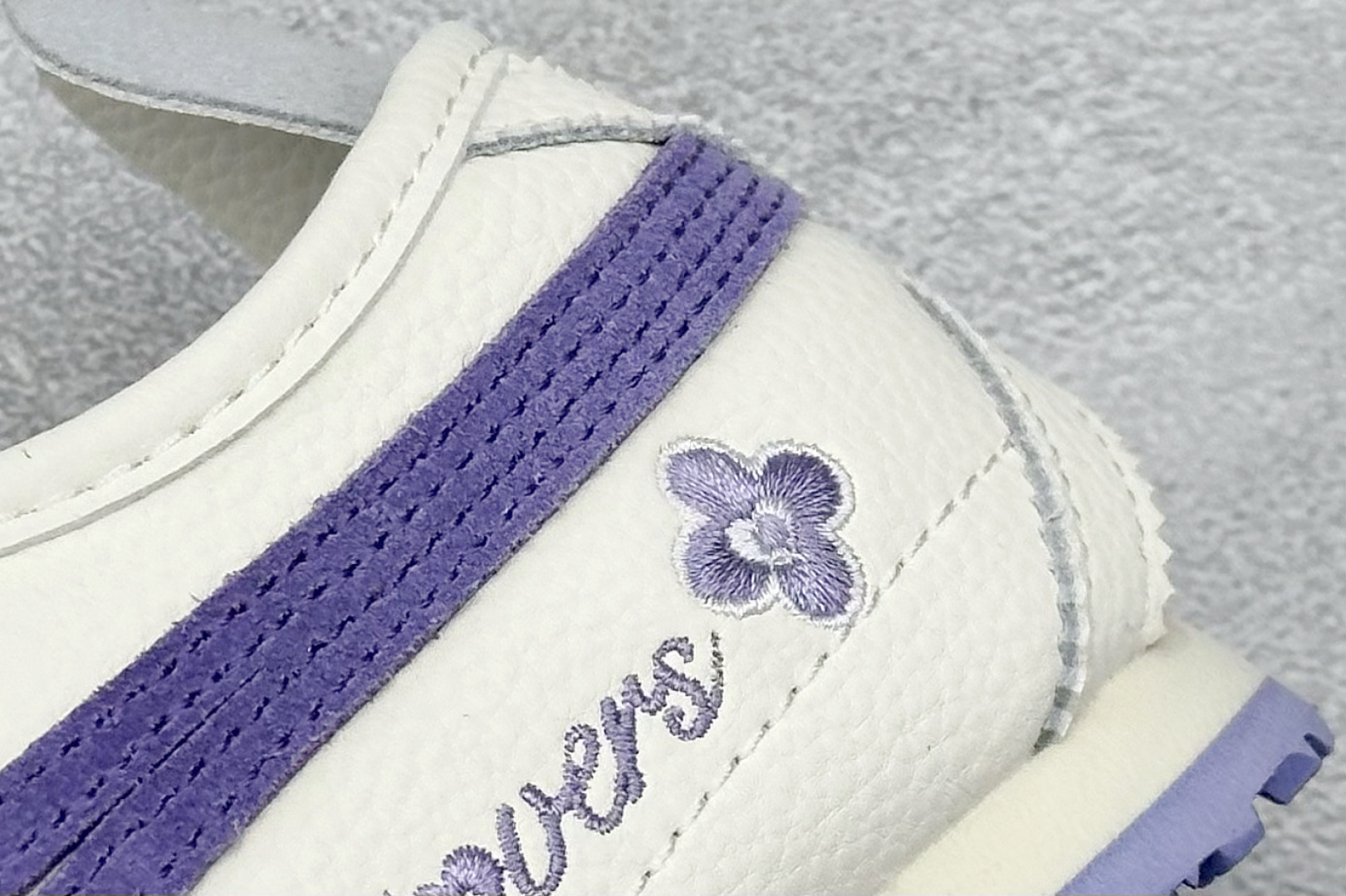 本地 
Onitsuka Tiger  Mexico 66® Paraty x Louis Vuitto
