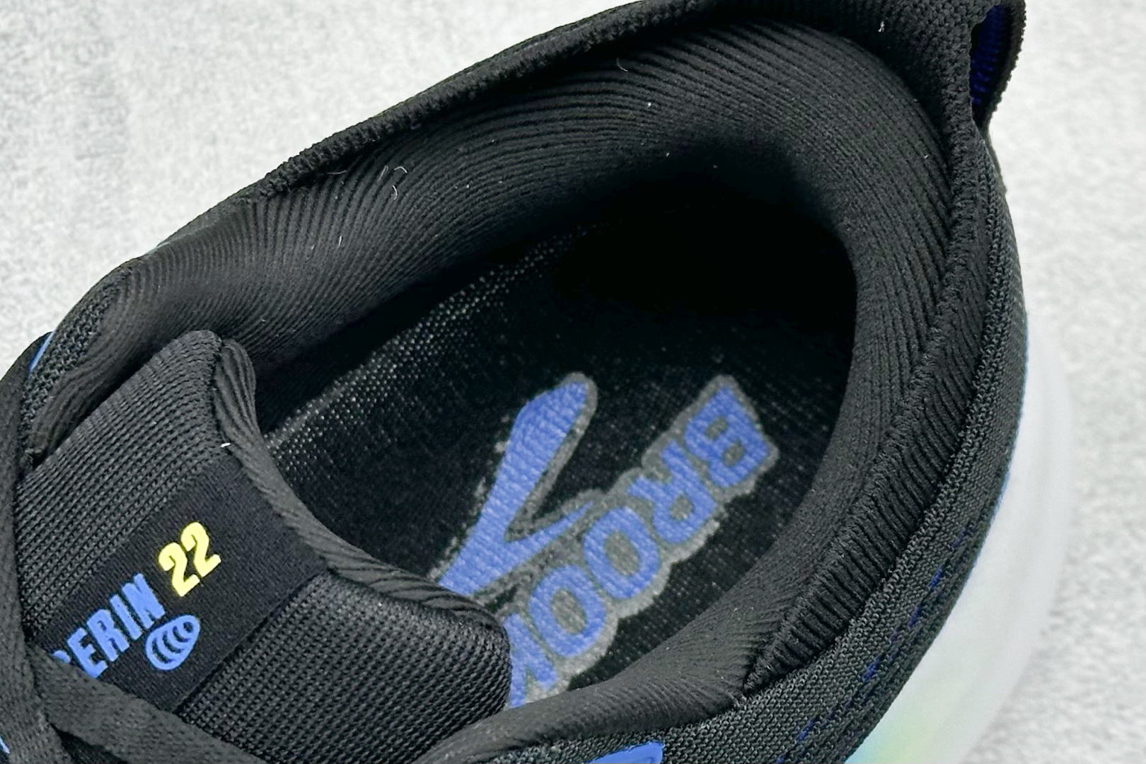 Brooks 布鲁克斯 Glycerin 22 超弹轻盈跑步鞋 低帮透气缓震支撑休闲运动慢跑鞋 110445 1D 002