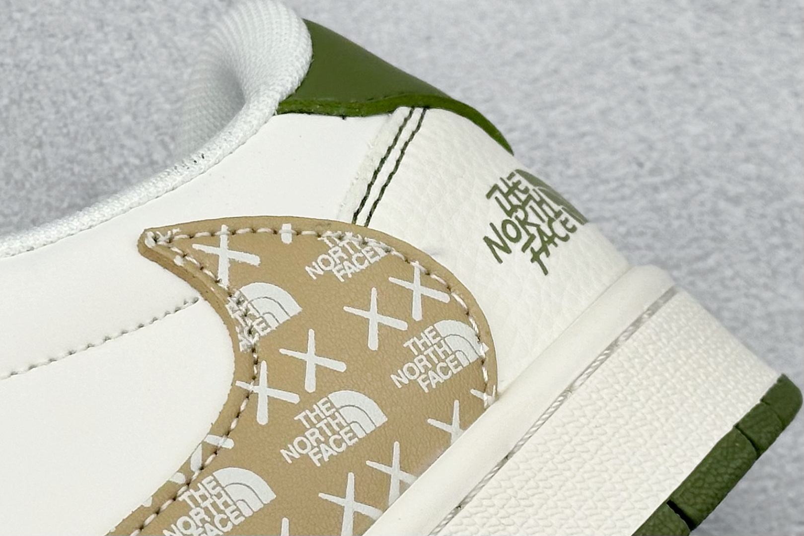 Travis Scott x Fragment Design x Air Jordan 1 Low SP AJ1 乔1 北面联名 印字米白卡其绿 低帮文化休闲板鞋 QW5088-204