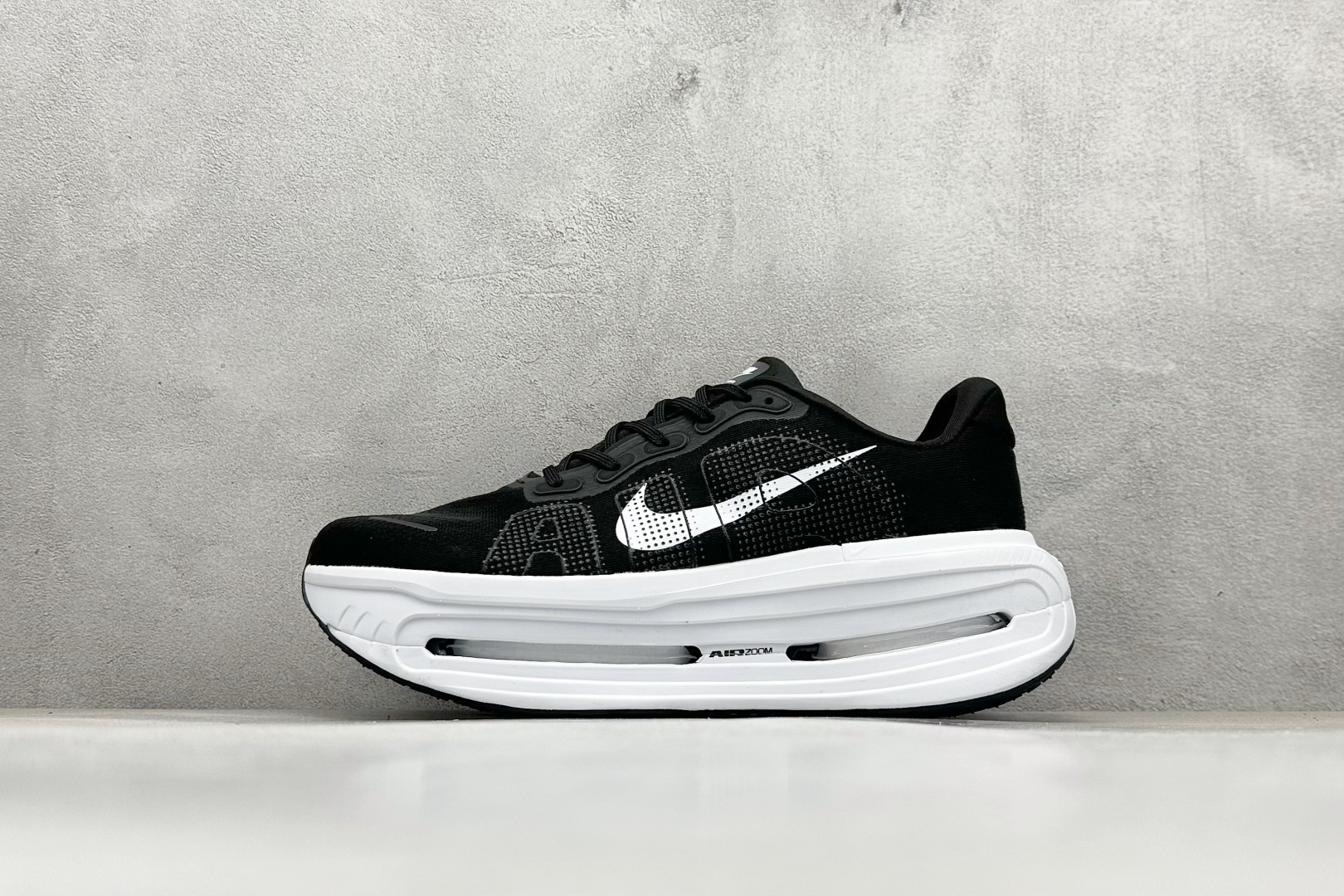 NIKE VOMERO PREMIUM 全掌气垫纤维气柱网面跑步鞋 HM5973-400