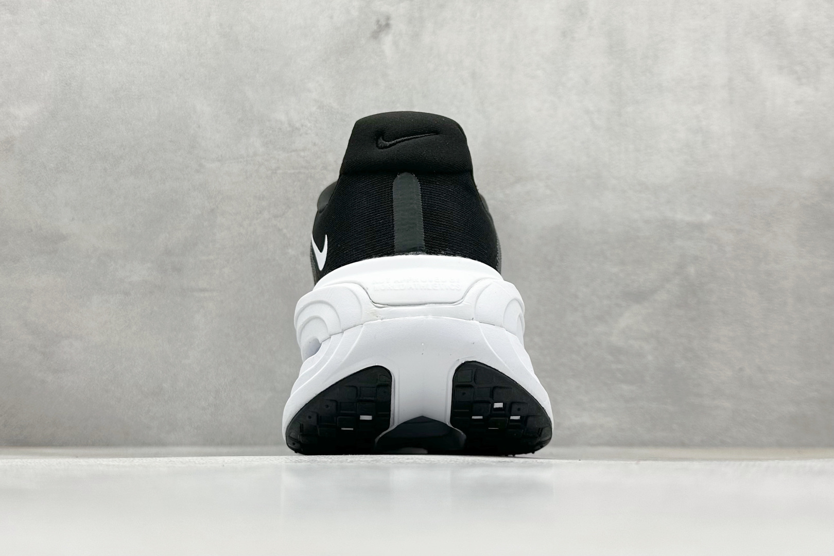 NIKE VOMERO PREMIUM 全掌气垫纤维气柱网面跑步鞋 HM5973-400