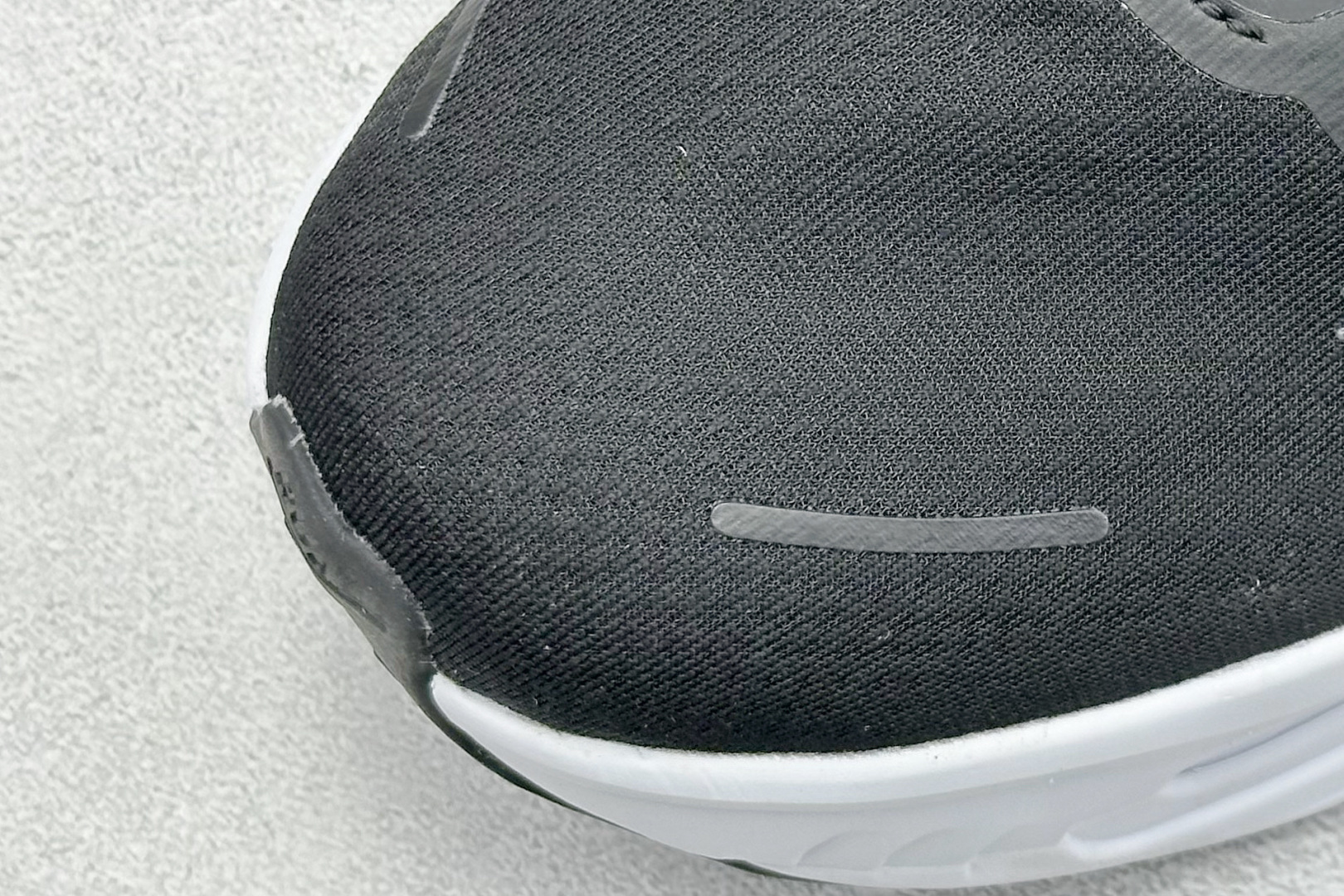 NIKE VOMERO PREMIUM 全掌气垫纤维气柱网面跑步鞋 HM5973-400