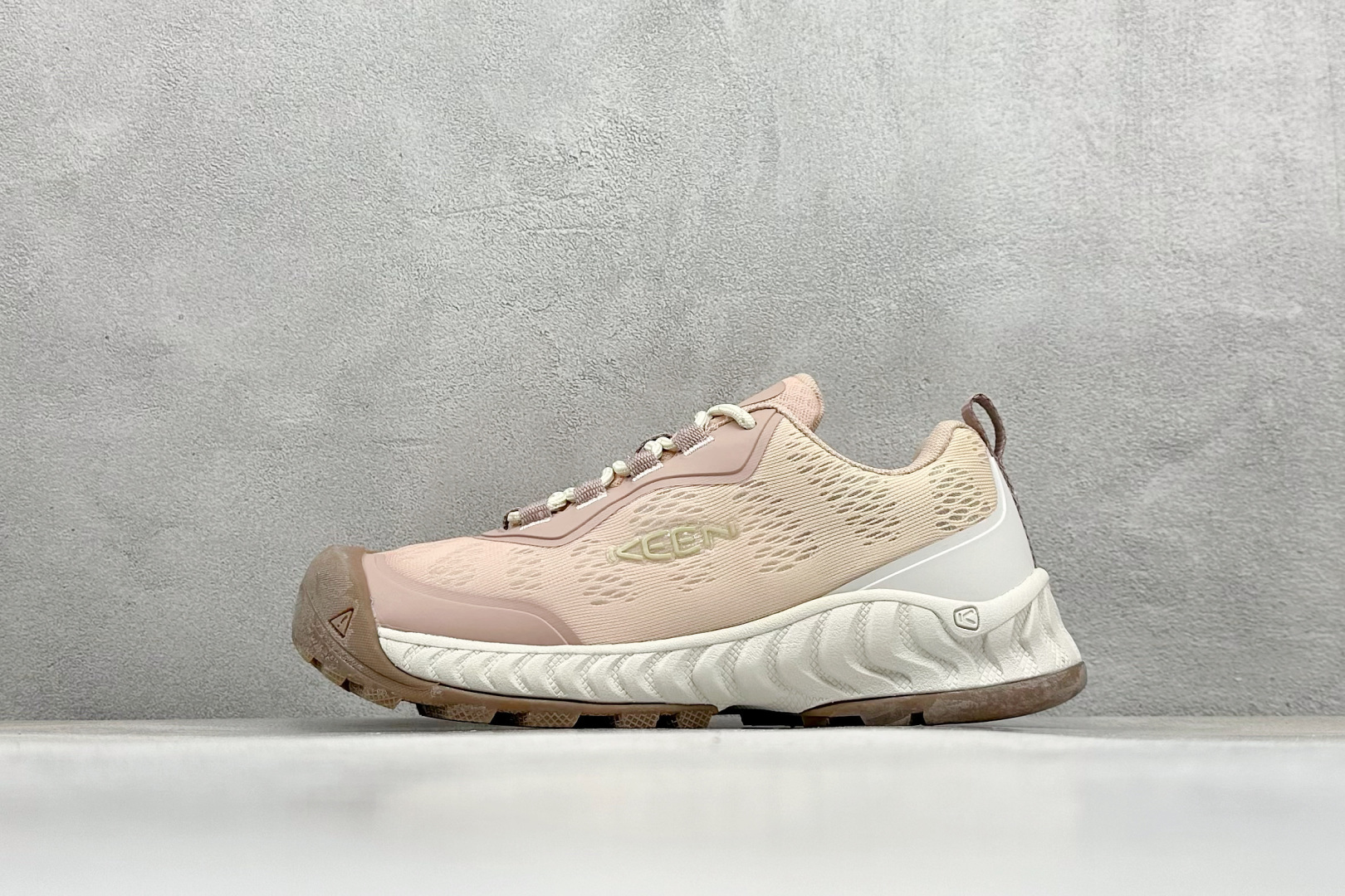 NO:340350,【Spot】Shop private Cohen KEEN NXIS EVO Comfortable, non-slip, wear-resistant, low top, hiking shoes, item number 1022258 Size 35-41 Code 35, sports shoes series, sneakers19860909【現貨】 放店私 科恩KEEN NXIS EVO 舒适 防滑耐磨 低帮 徒步鞋 货号1022258 尺码35-41 编码35,运动鞋系列,sneakers,Men's shoes