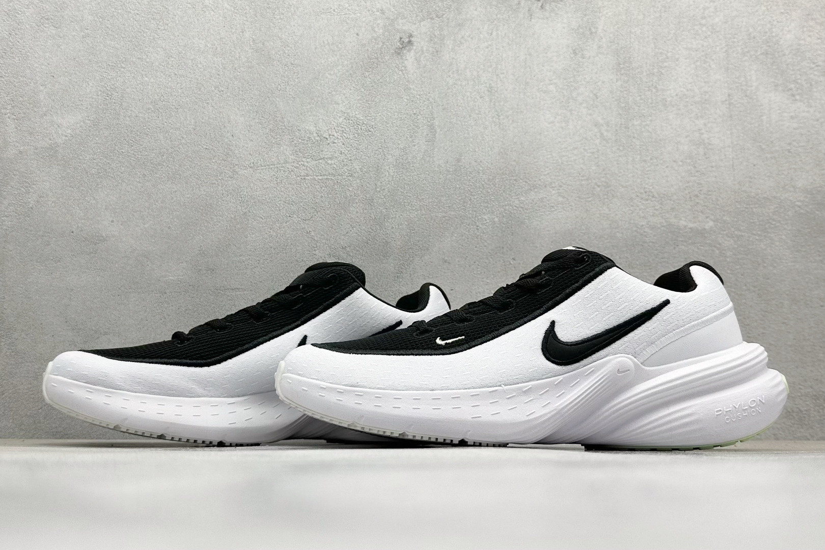 Nike Uplift 潮流舒适 织物防滑耐磨 低帮跑步鞋 616773-100
